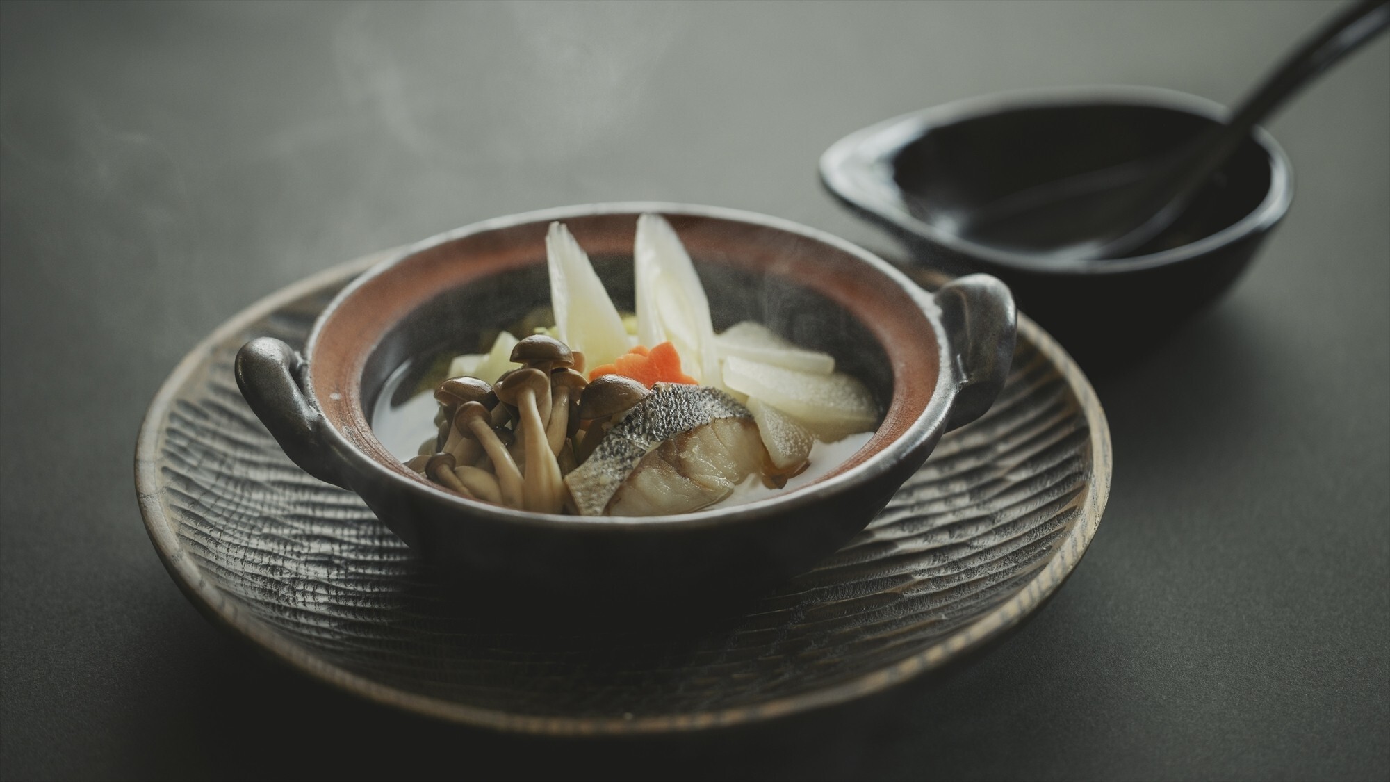 【お食事処／夕食一例】身体の芯から温まる鱈の昆布鍋で安らぎの時間を。