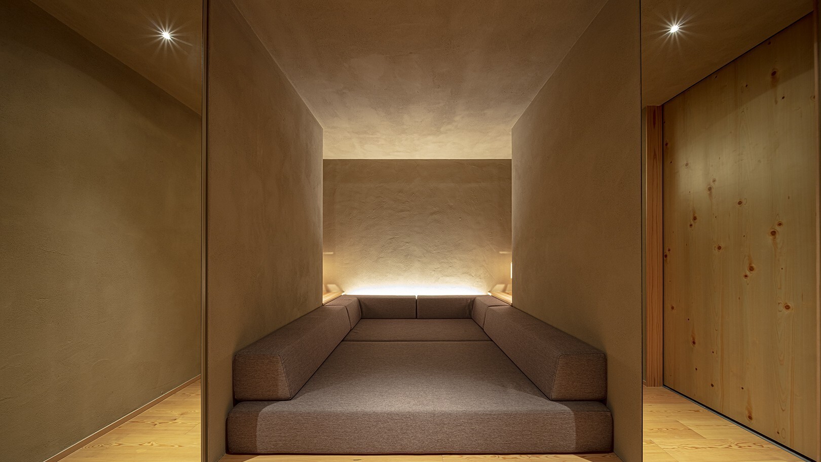 【SOKIスイート】66㎡／ベッド幅1,800mm　広々とした空間で心安らぐご滞在をご満喫ください。