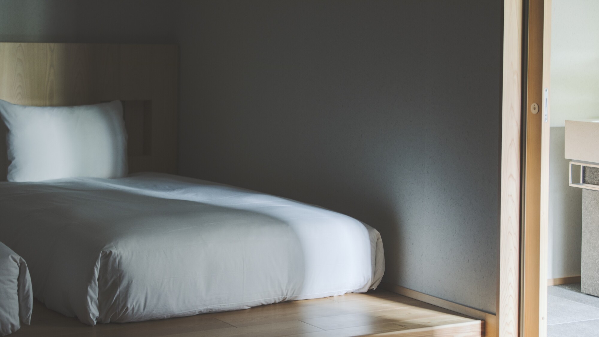 【フォレストツイン】44㎡／ベッド幅1,200mm+お布団　緑に囲まれながら温泉をご堪能ください。