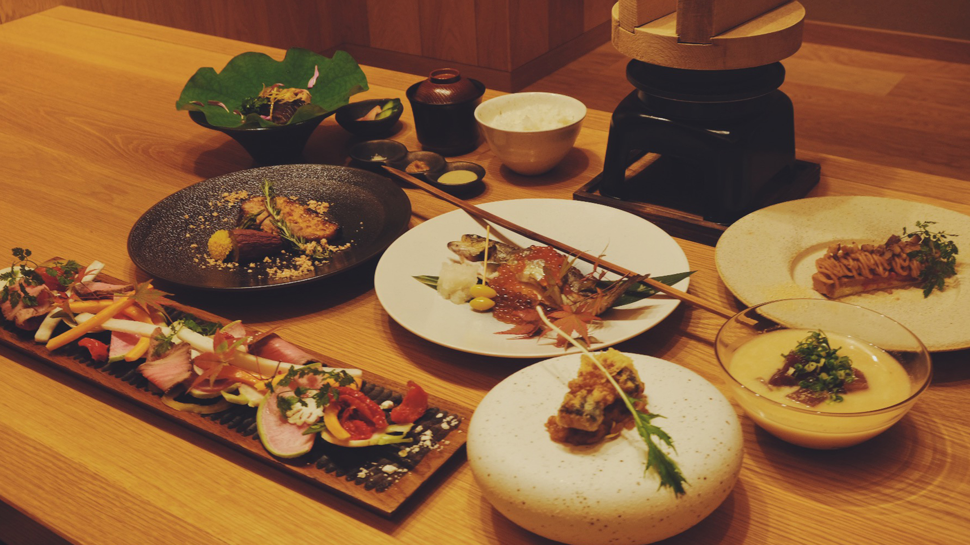 【お食事処／夕食一例】静岡県を中心とした地域で採れる食材をご提供いたします。