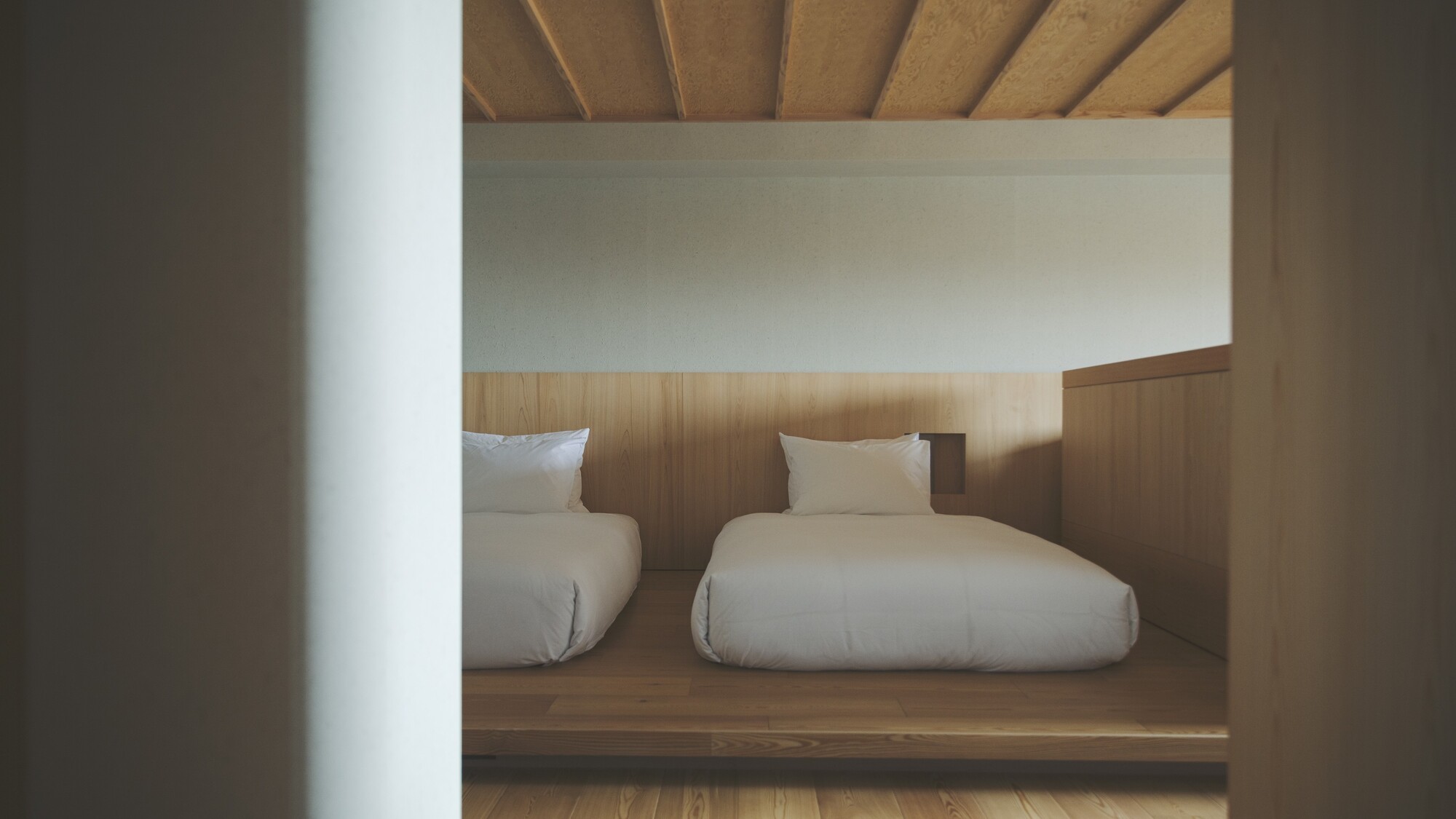 【プレミアムツイン】50㎡／ベッド幅1,200mm+ソファベッド　自然素材のインテリアをご用意。