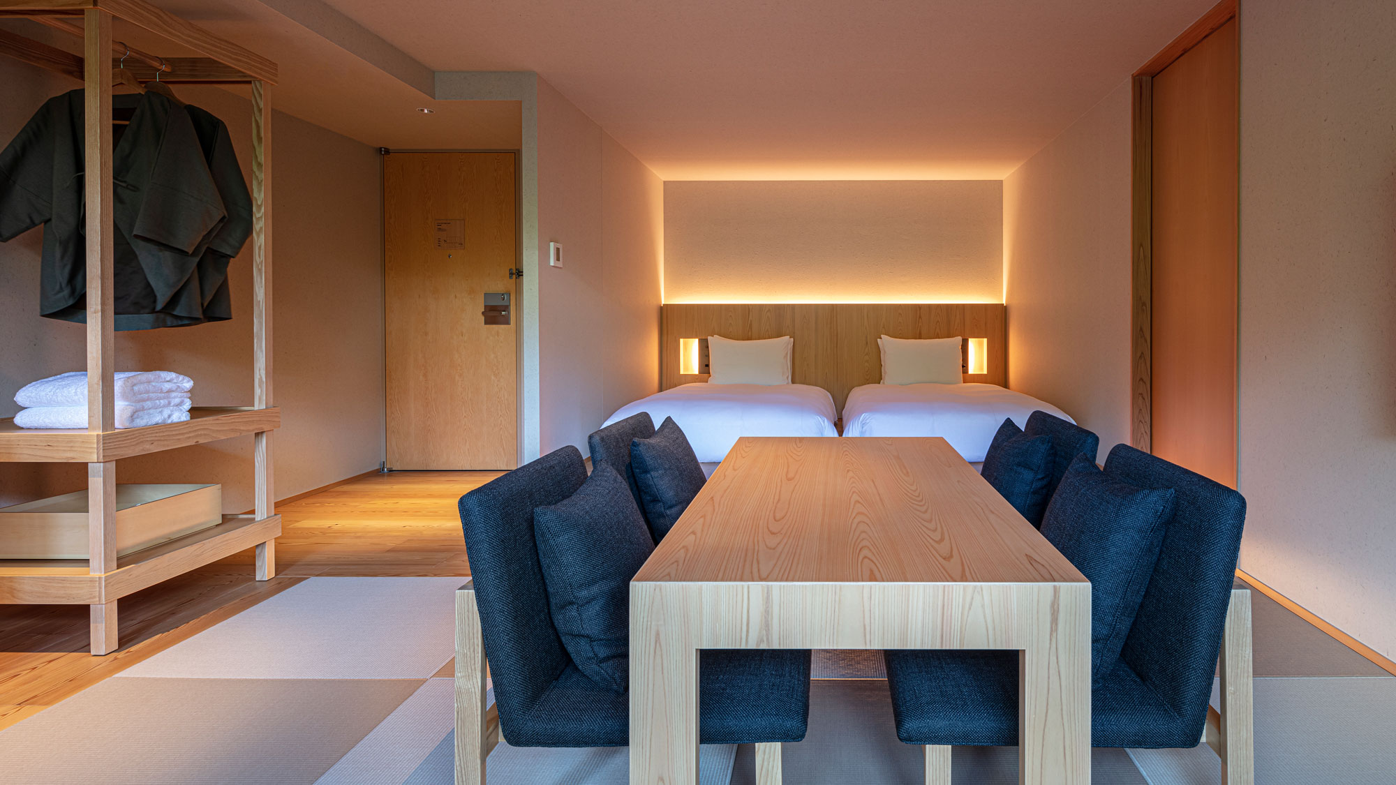 【フォレストツイン】44㎡／ベッド幅1,200mm+お布団　山側の緑に囲まれたお部屋です。