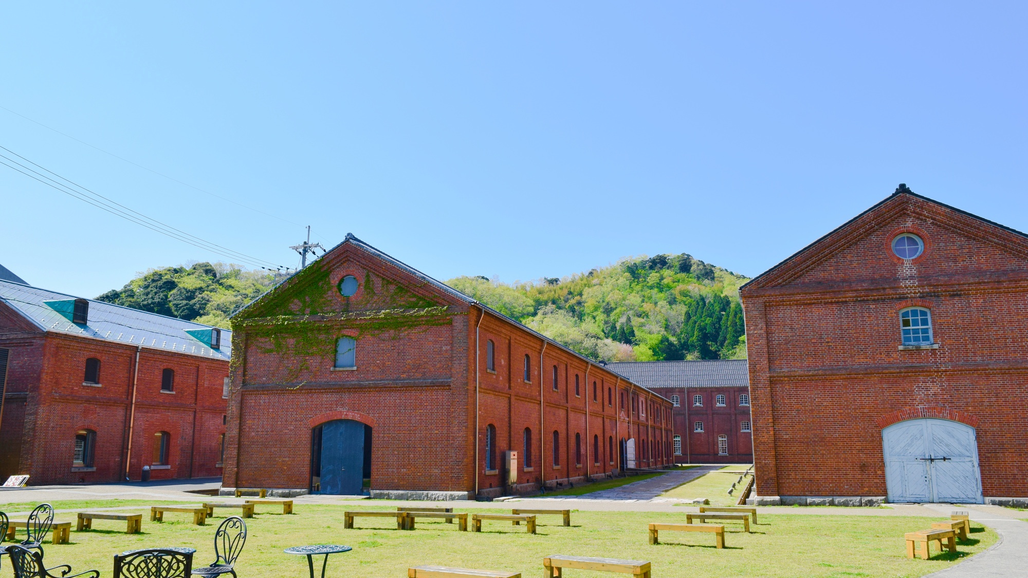 【当館から徒歩約15分】旧海軍が使用した赤れんが倉庫群が立ち並ぶ公園「舞鶴赤れんがパーク」