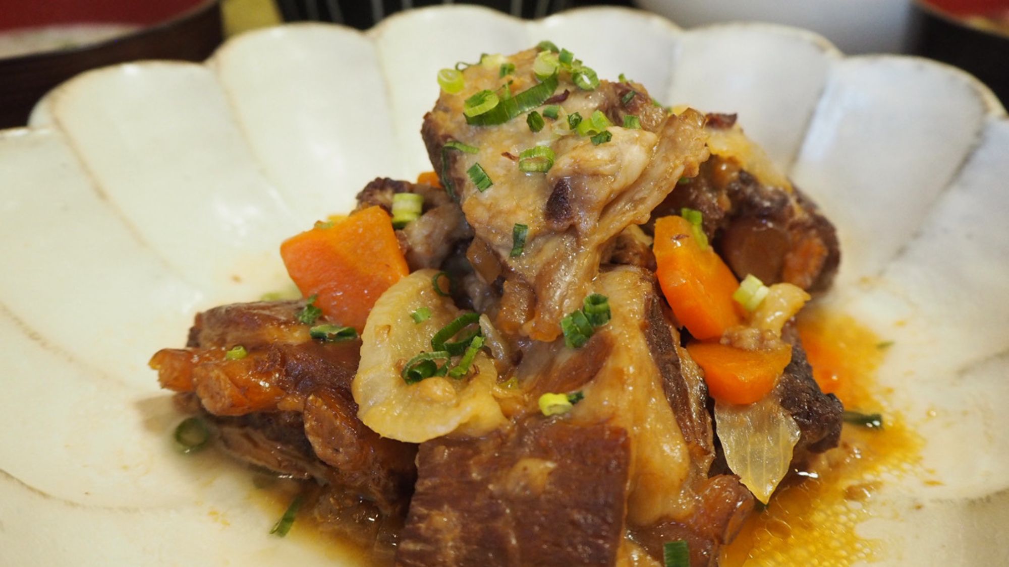 自社生産　黒豚なんこつ煮