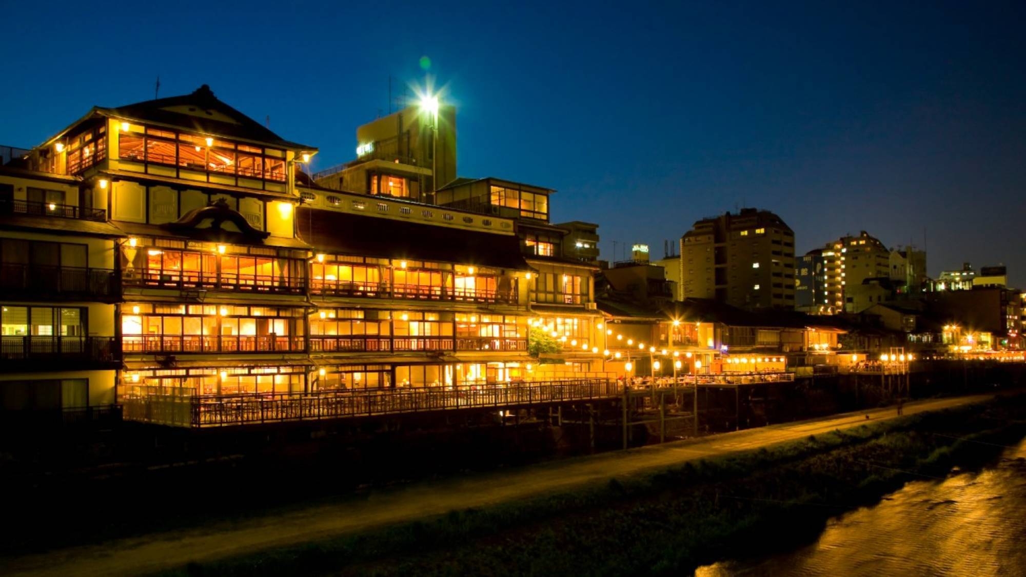 【LUXDAYSセール】平安神宮会館で味わう朝食と日本庭園の美景＜朝食＞