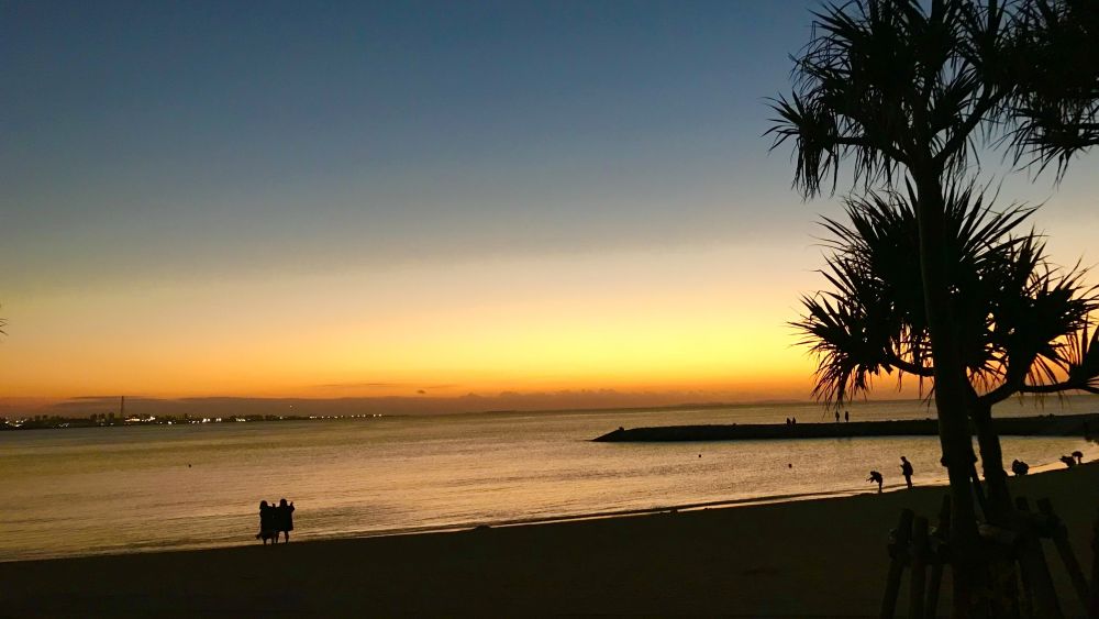 夕焼けの沖縄