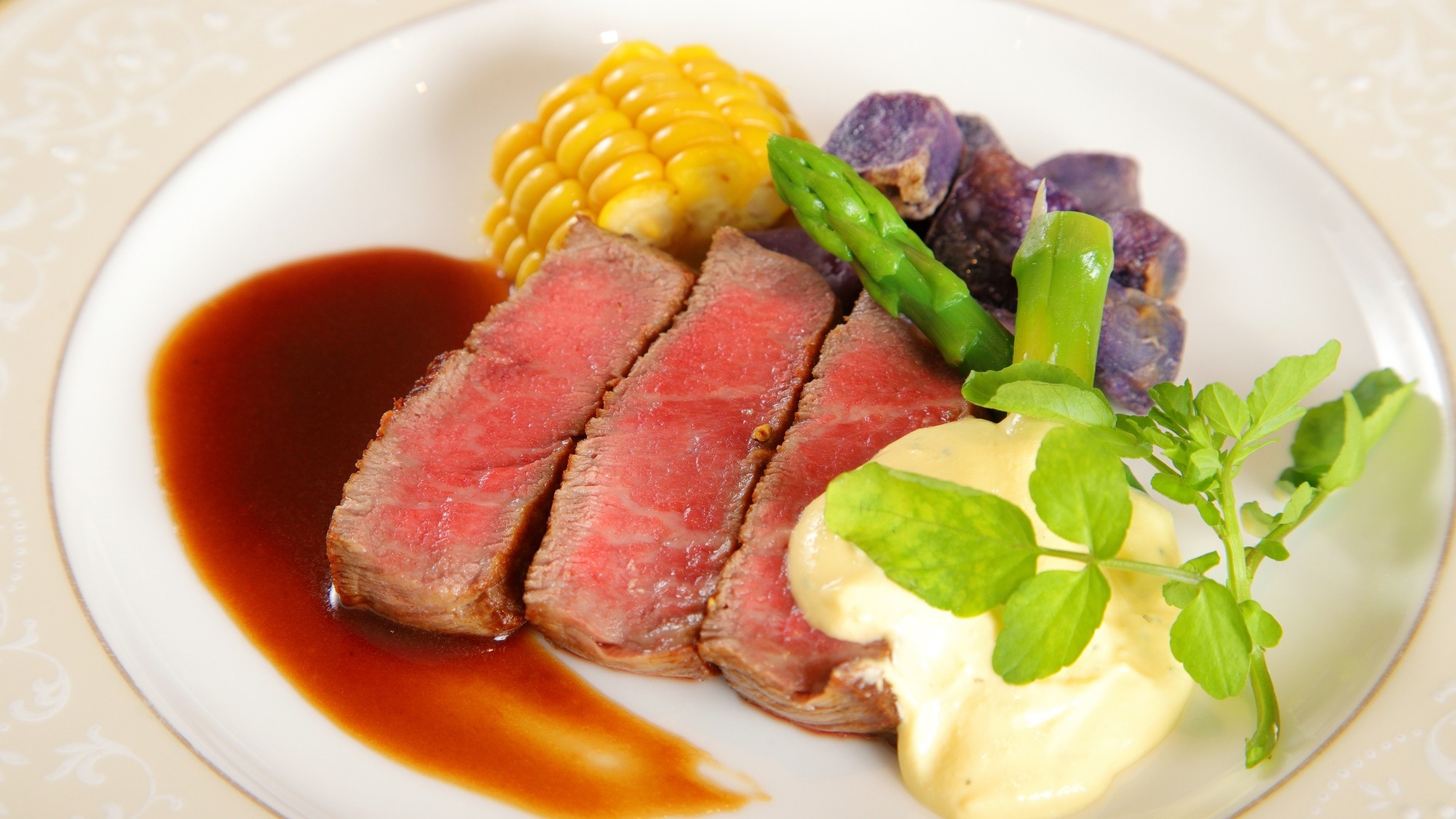 【ホテル棟】鹿児島県産の黒毛和牛付！地元食材を使ったコース■『松コース』プラン（２食付）