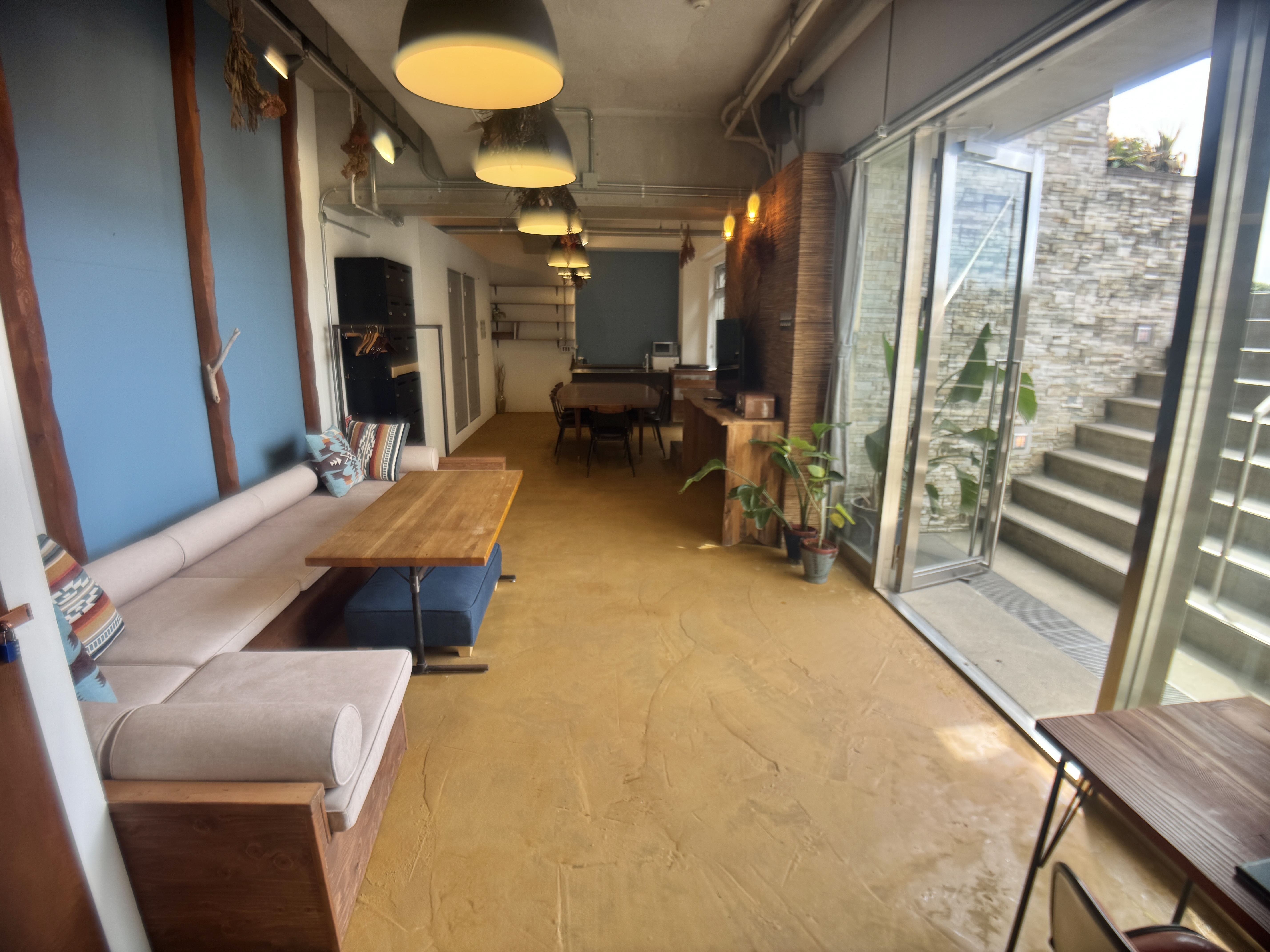 Living room-condnium room(family room)