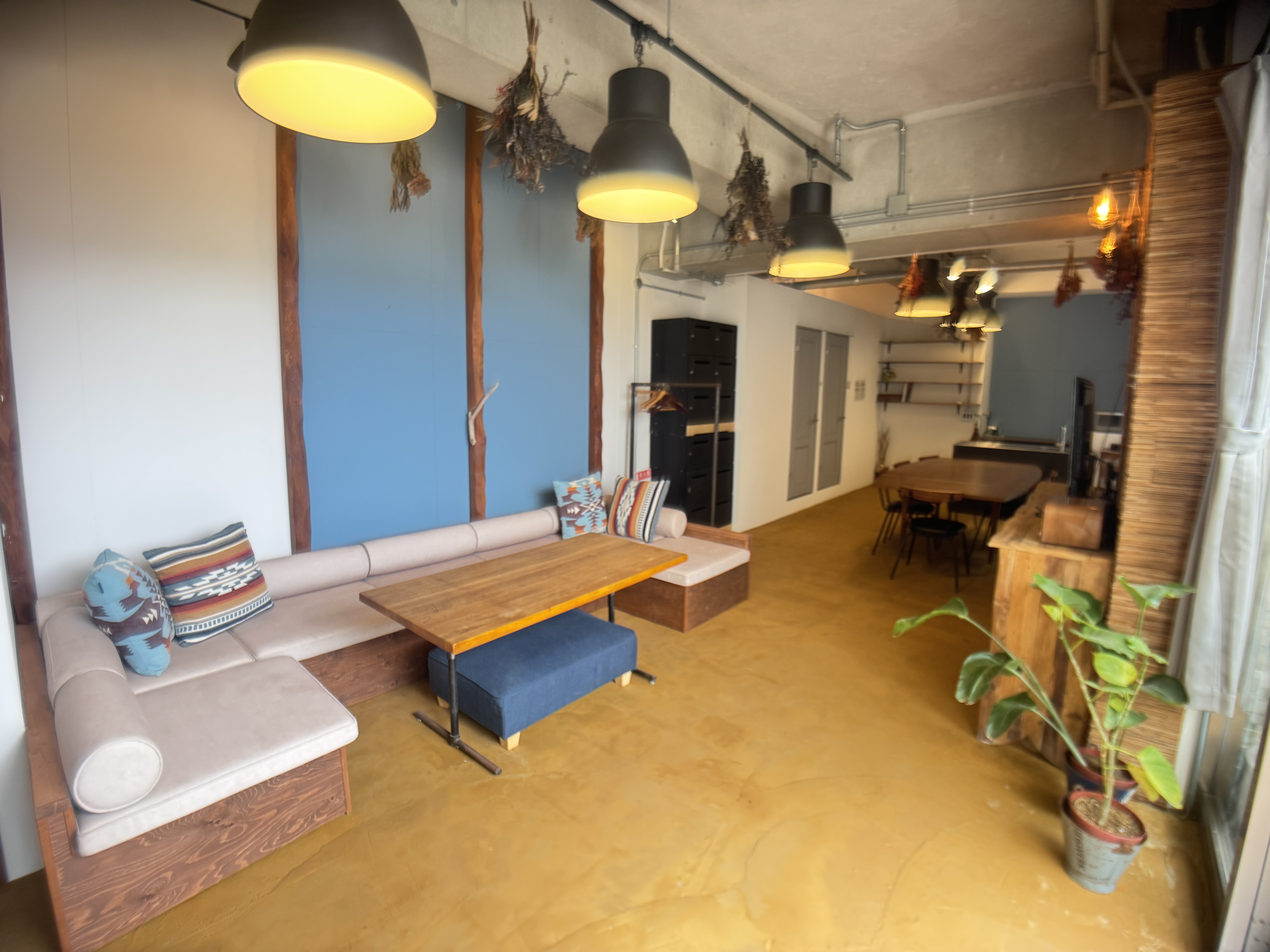 Living room-condnium room(family room)