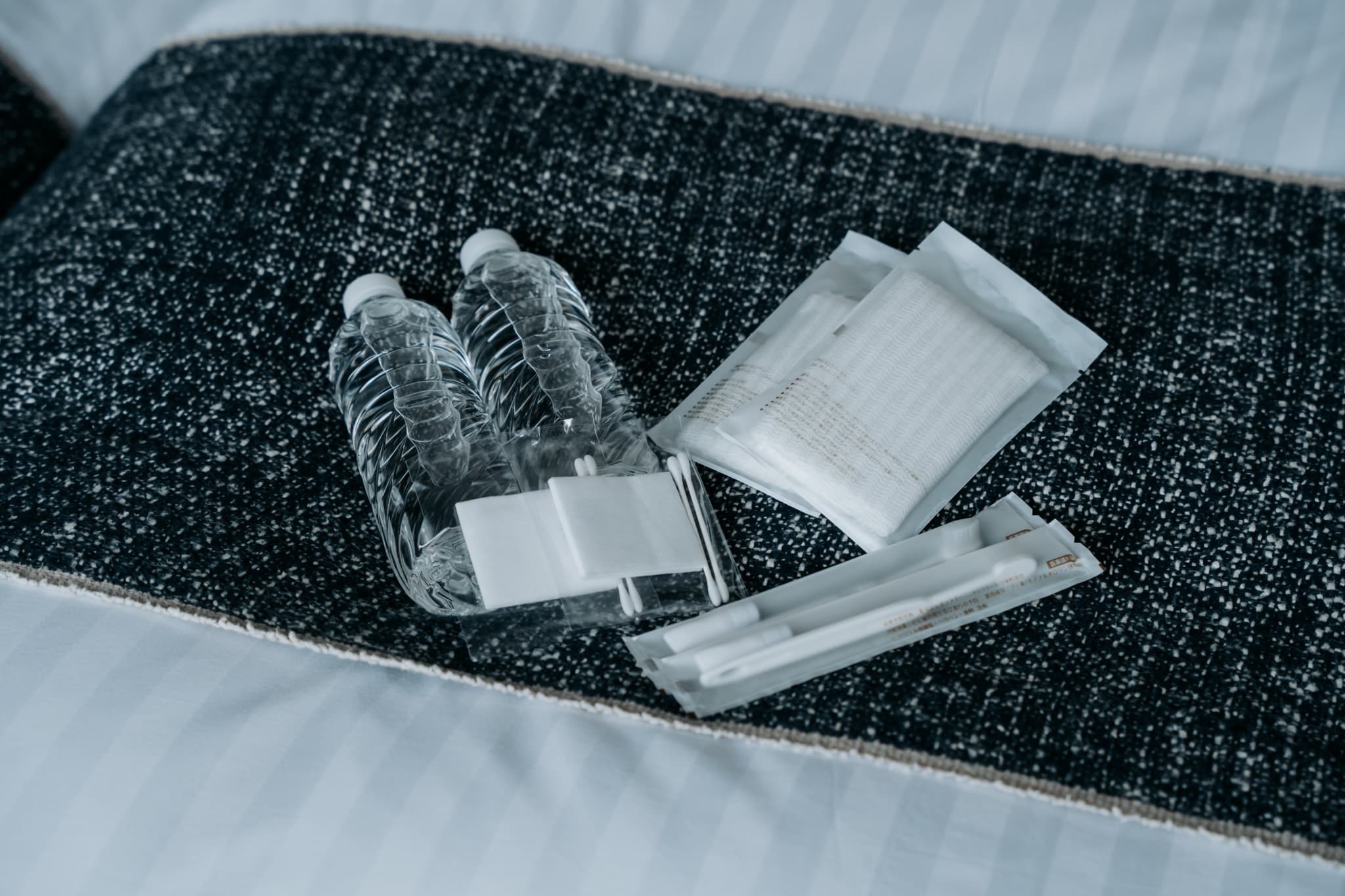 【客室】アメニティ（歯ブラシ、コットンセット、ボディタオル、ミネラルウォーター）