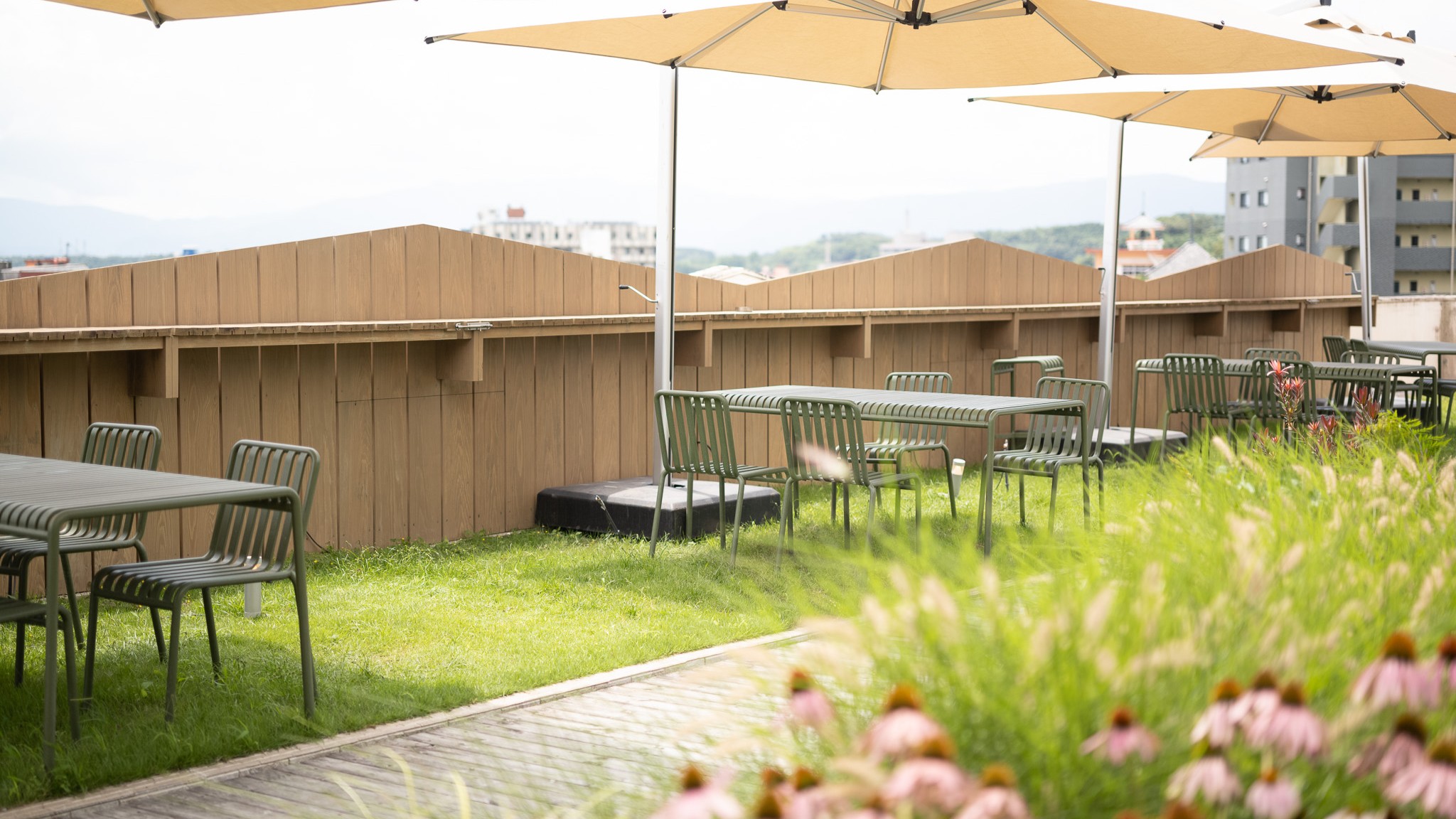 【ルーフトップガーデン】鹿屋の街並みを一望できる開放的な憩いの場