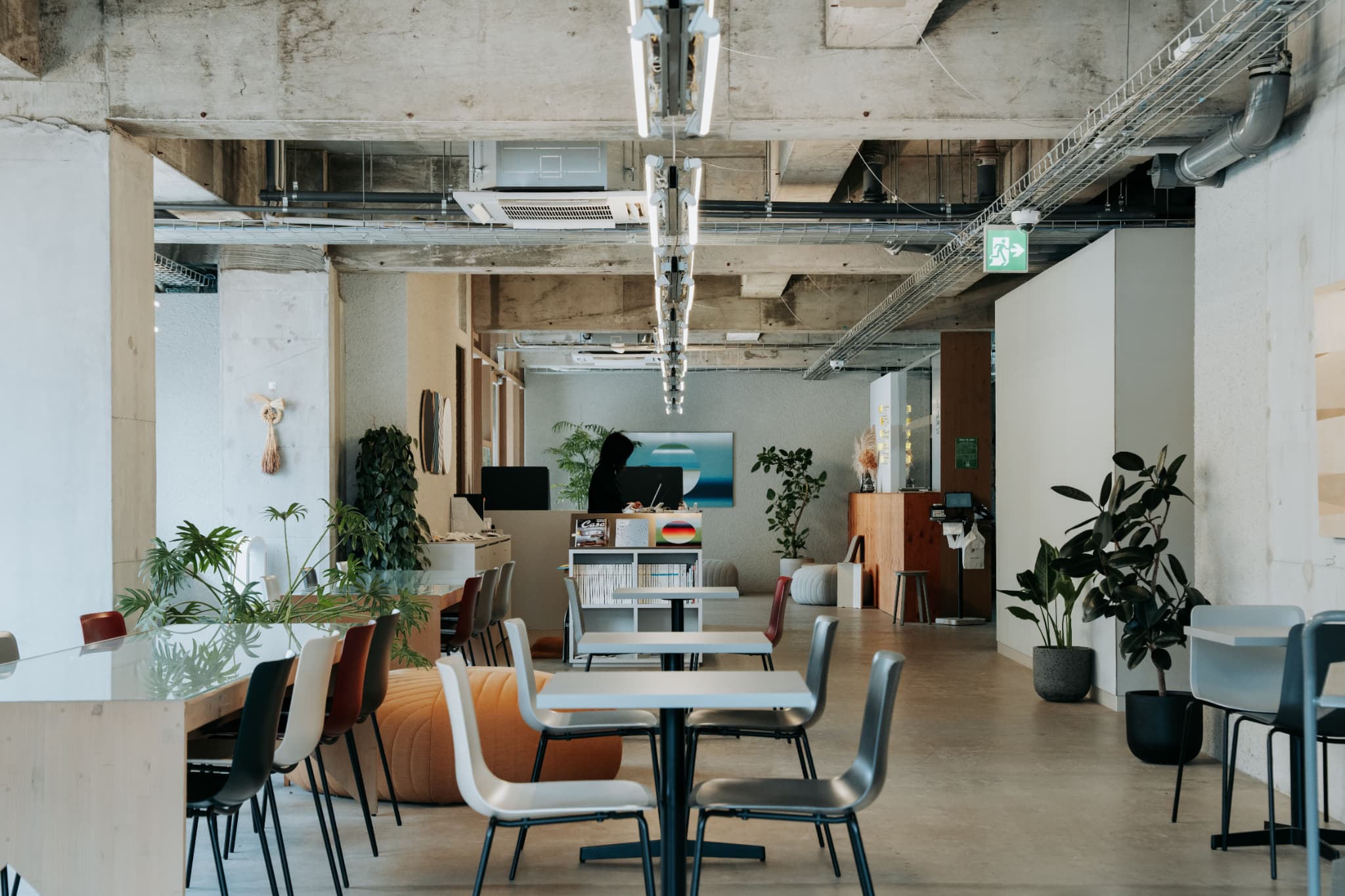 1階ロビー”KIOSK”はご宿泊者様はご自由にご利用ください。