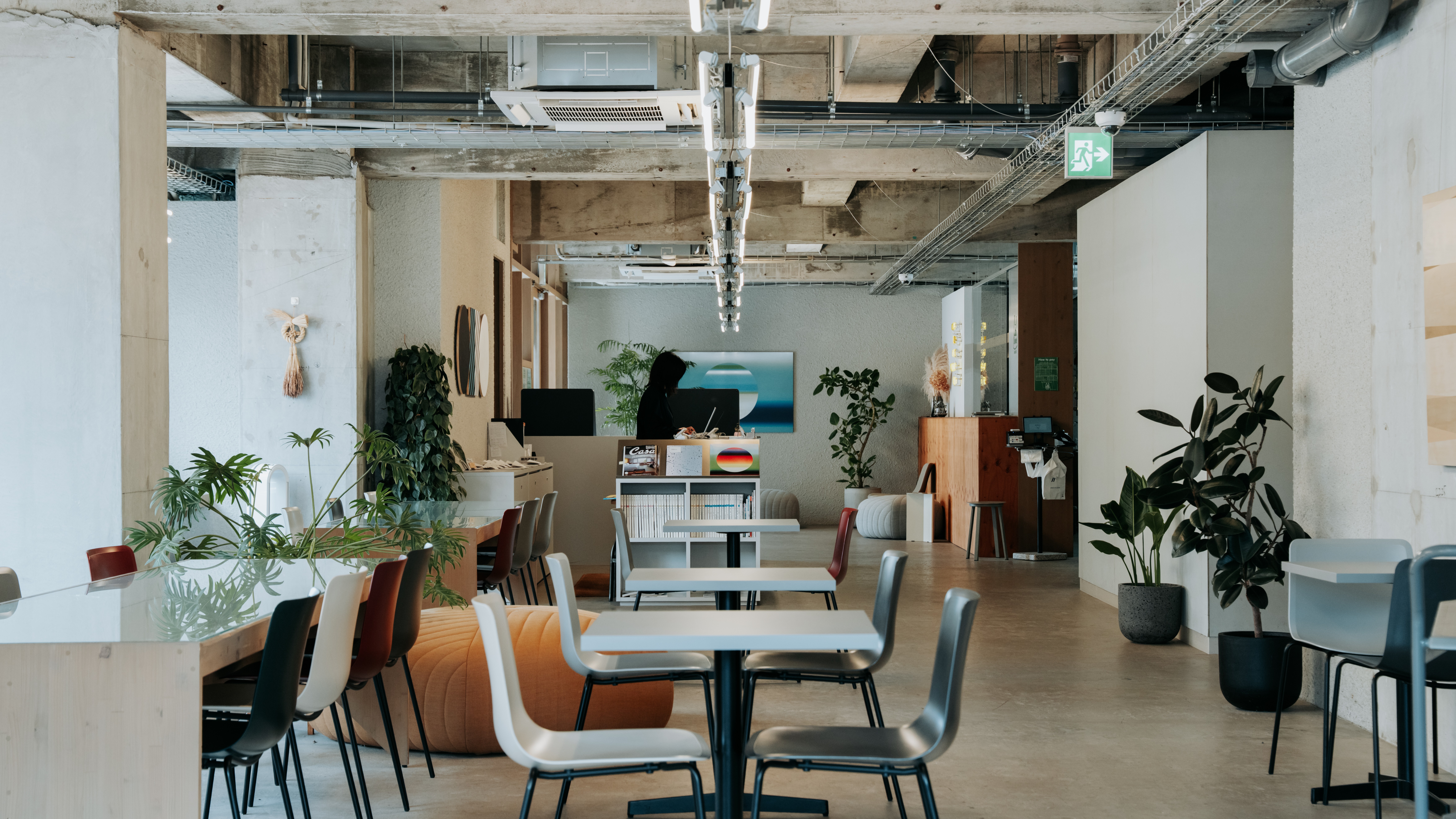 【ロビー/コワーキングスペース】Wi-Fiを完備で、出張や観光の拠点として快適にお過ごしいただけます