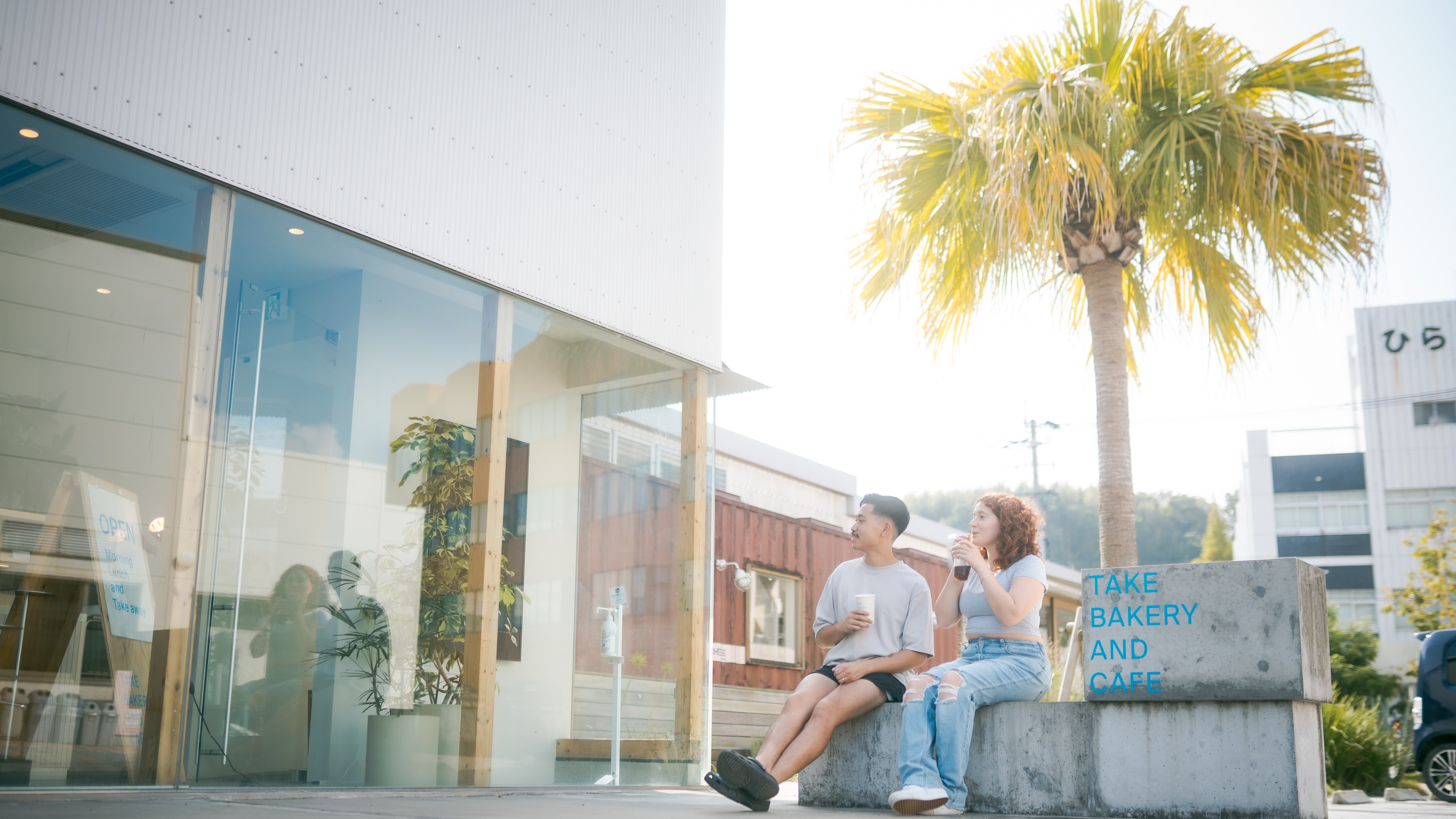 【TAKE BAKERY AND CAFE/併設】香ばしいパンとくつろぎの時間をお楽しみいただけます