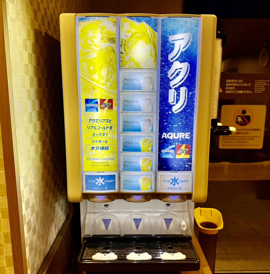 ● ドーミーイン池袋ならではの、湯上がりドリンクサービス。大浴場の脱衣所にご用意しております。