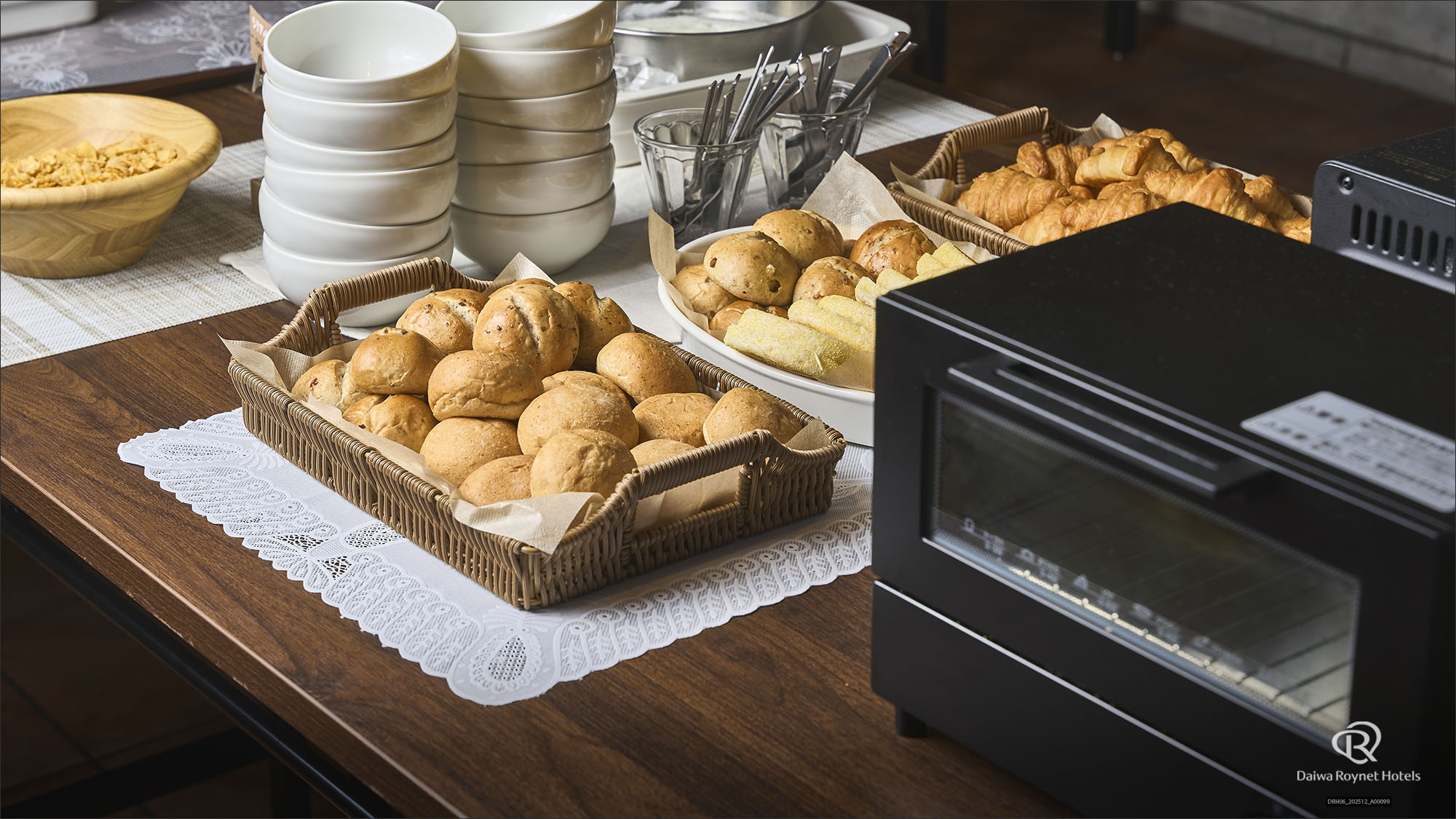 ビュッフェ　(パン各種)