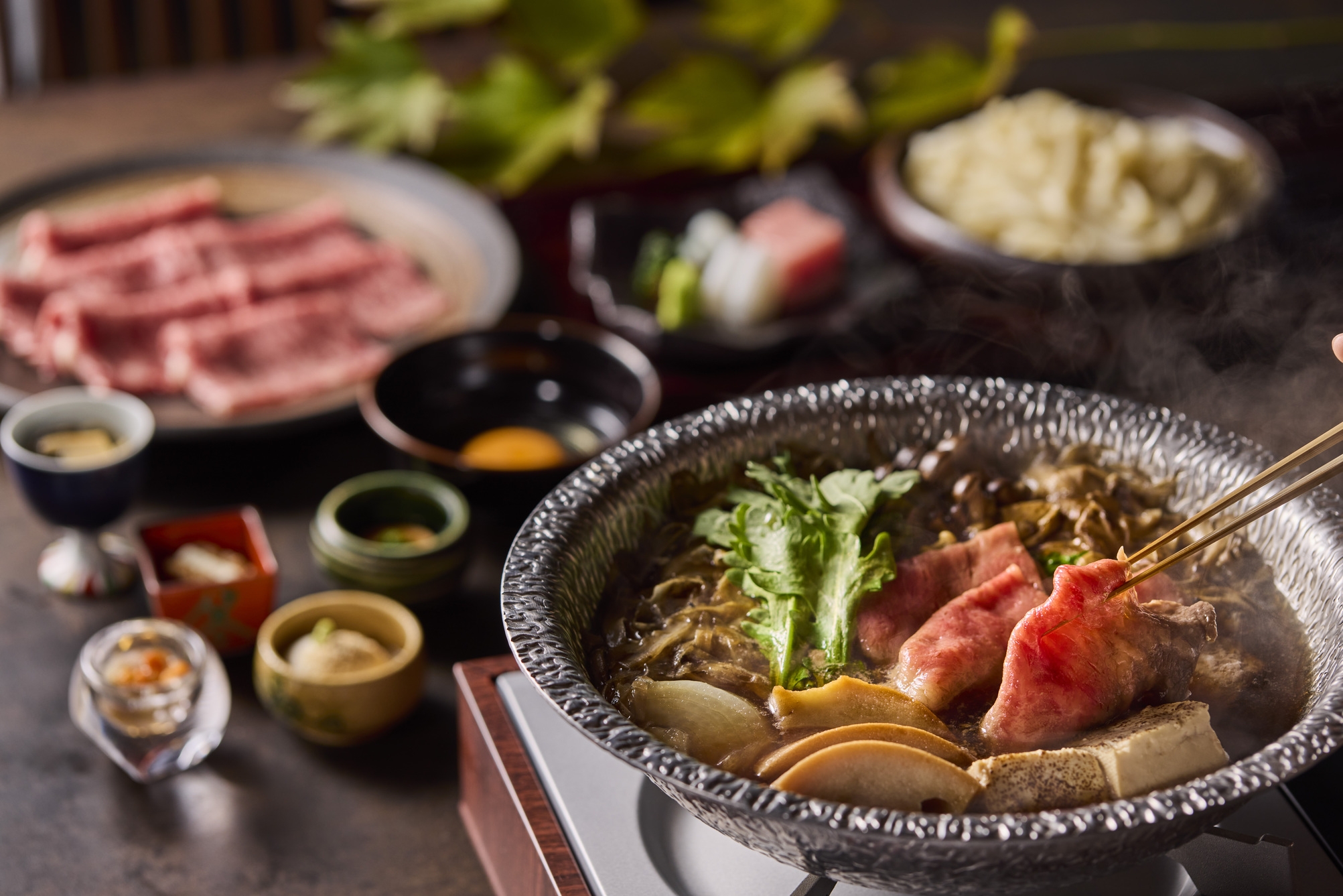 【お部屋タイプ限定・夕食付(夕食：ひととせの鍋「すき焼き」)】月かげルームで優雅なひととき(特典付)
