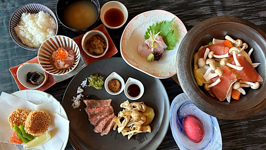 【月のホテル 開業5周年記念】季節の会席コース２食付き　ポイント10倍ボーナスプラン＜夕朝食付＞