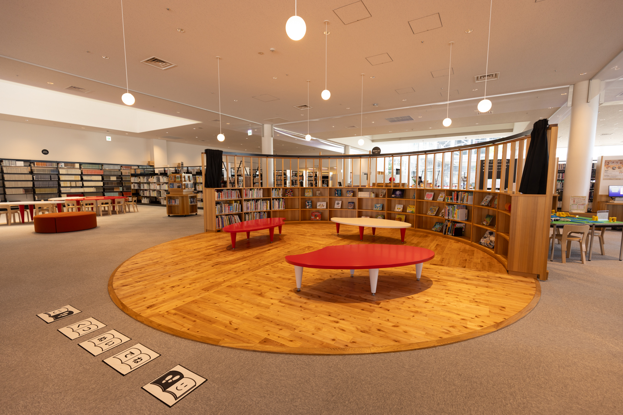 【蔵書お部屋で読めます】　ホテル棟１階　酒田市立図書館