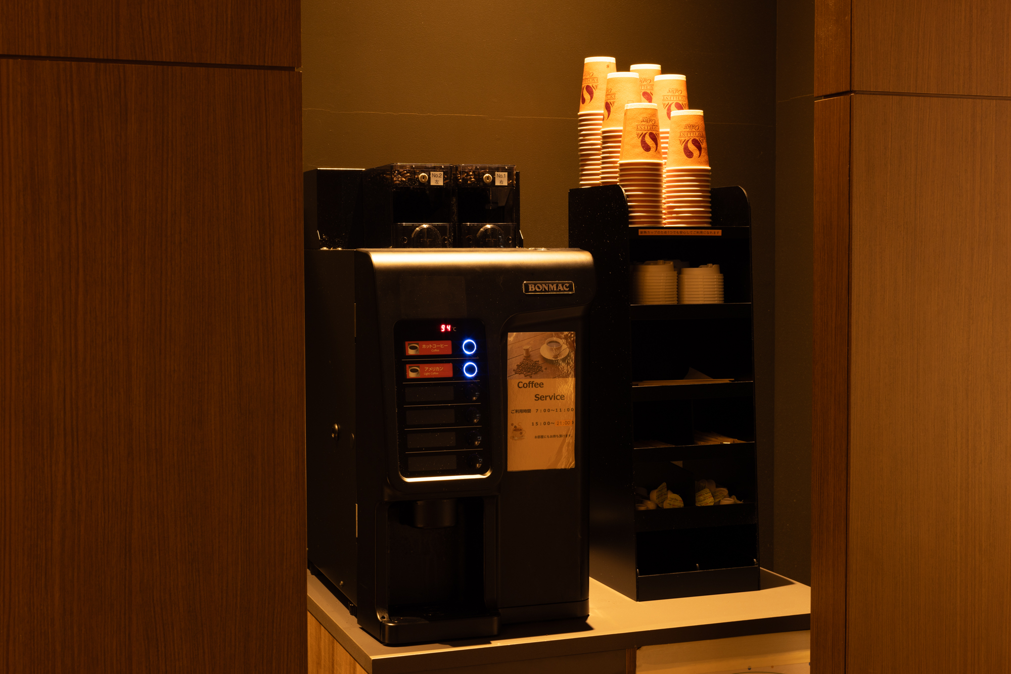 ロビーのコーヒーサービス　お部屋にお持ち頂けます