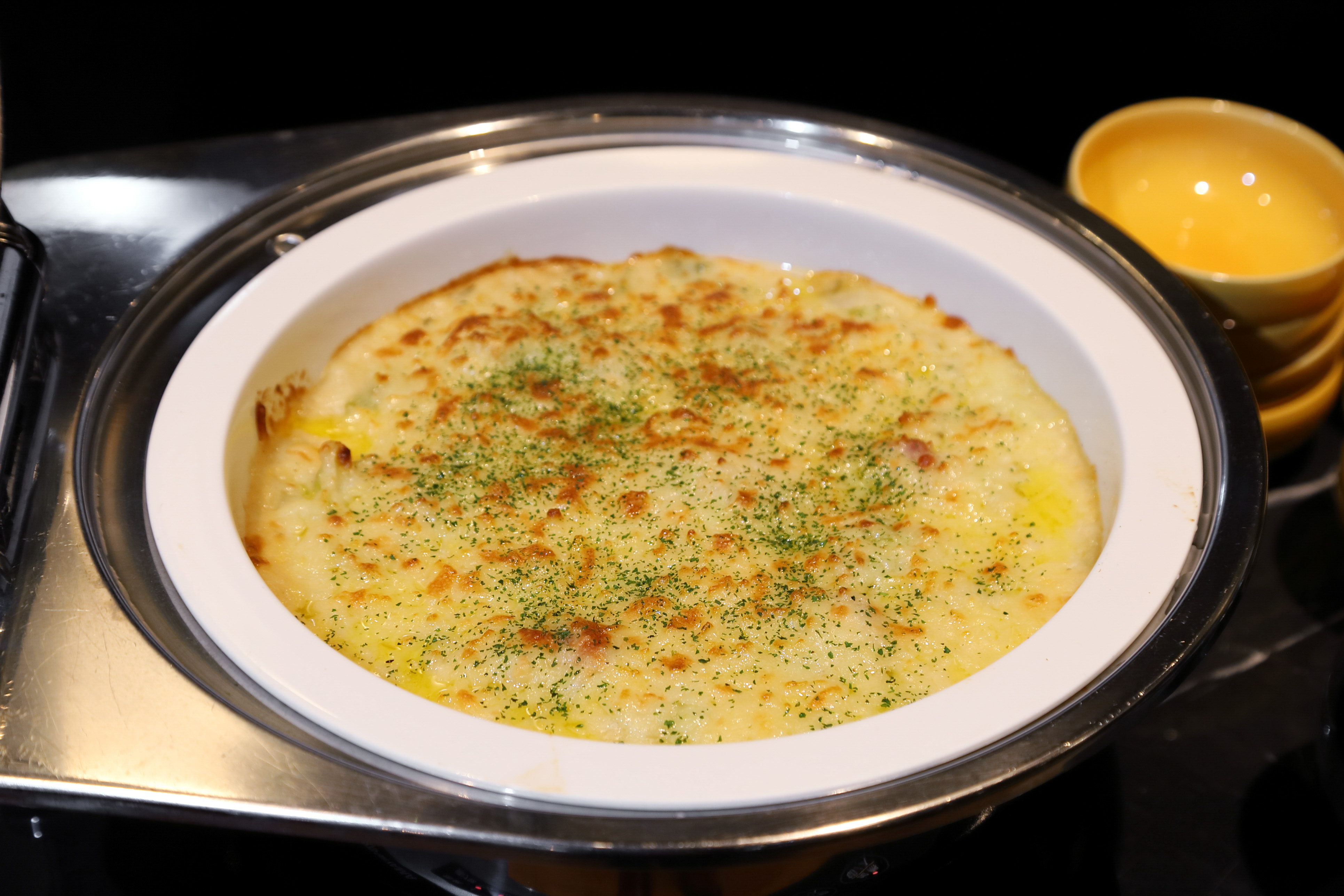 朝食バイキング　べろべろ餅グラタン