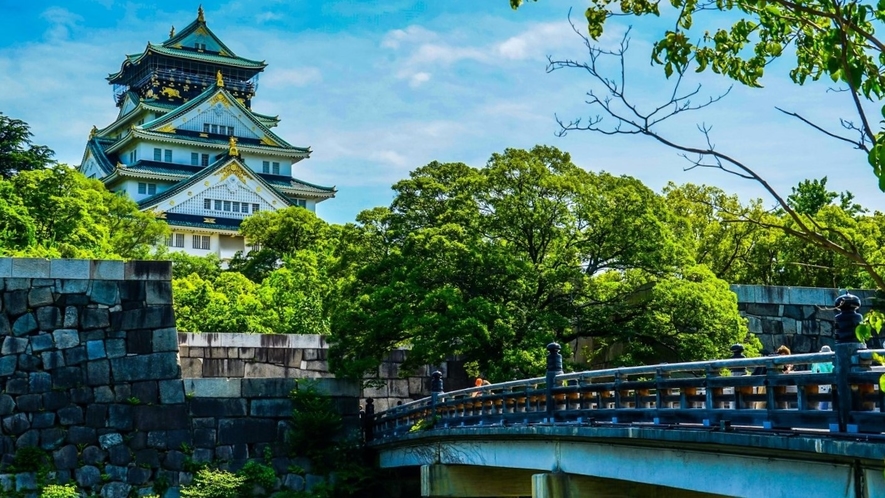 『大阪城』大阪へ来たならここは外せないメインスポット♪周りを囲う公園がとってもキレイ！