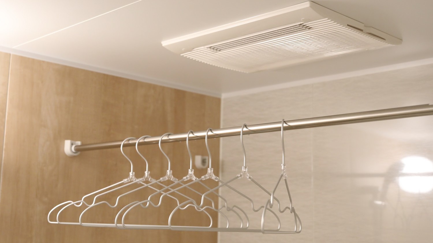 全室浴室乾燥機付きなので濡れた服も安心♪