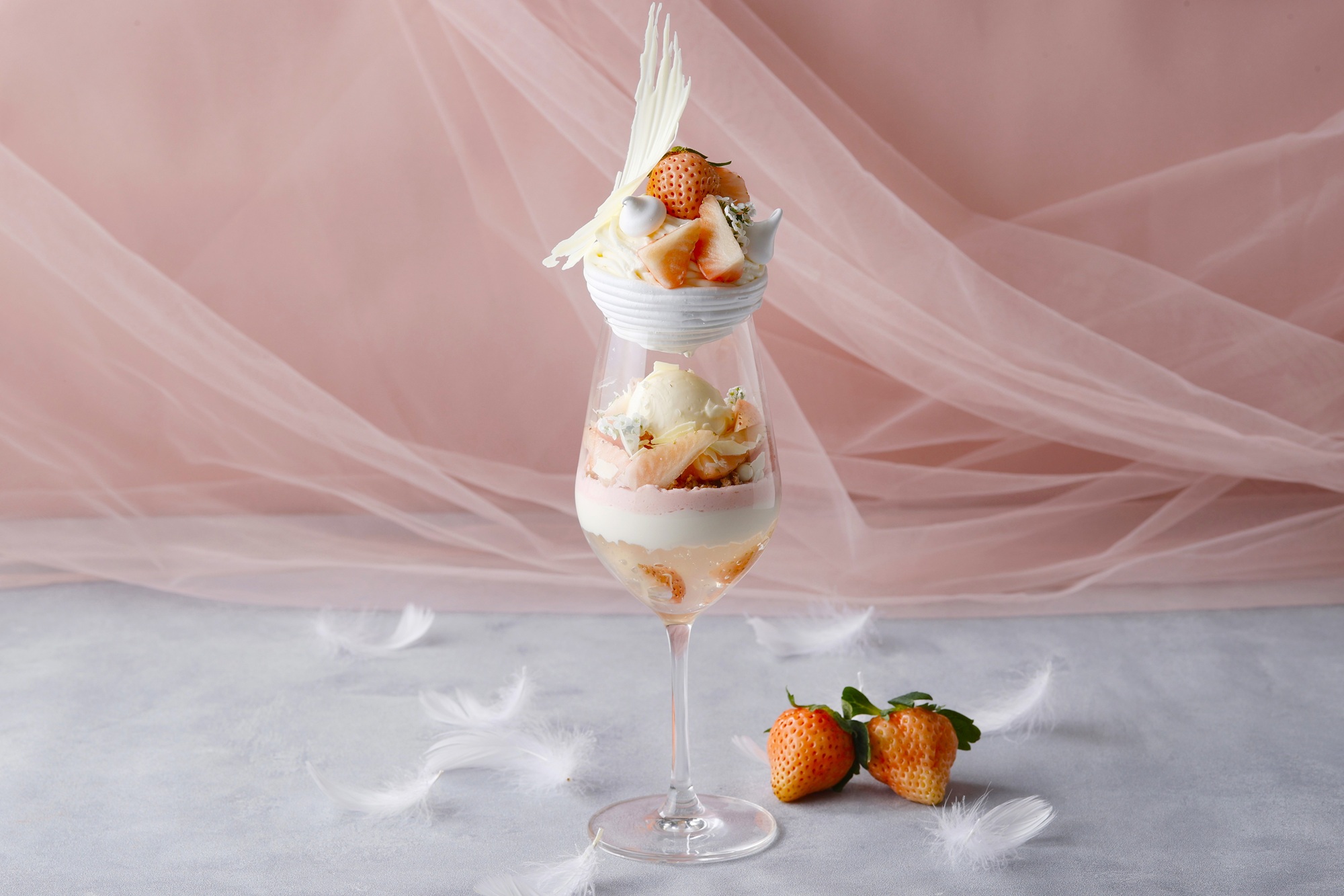 白いちごのホワイトパフェ