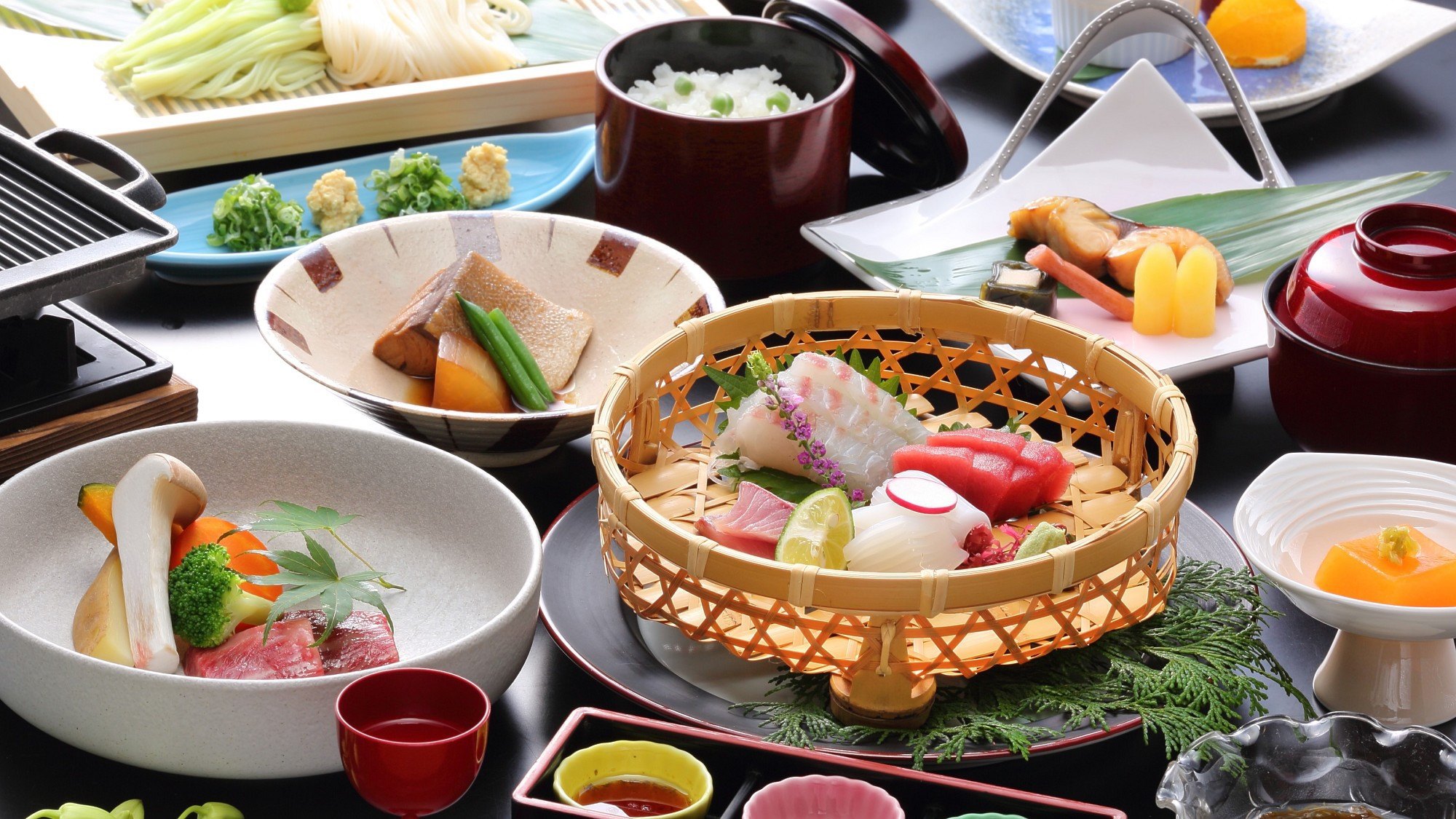 2025/4/1〜【基本和会席】旬魚四種盛り合わせ×国産牛鉄板焼き×島の名物手延素麺など