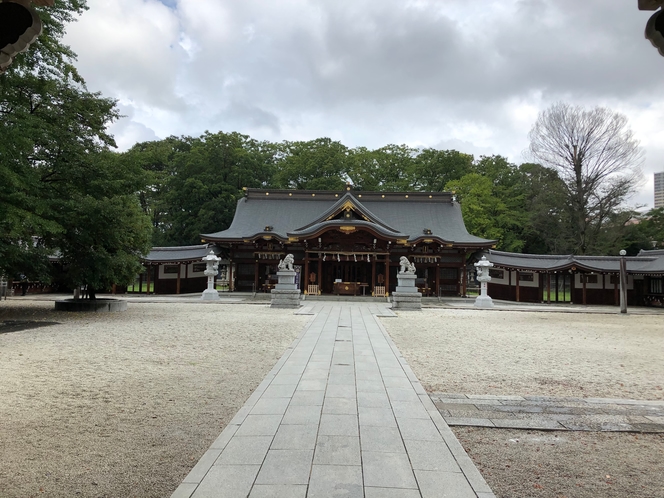 近隣の『諏訪神社』では、毎年夏まつりや奉納相撲大会などが行われて賑やか♪