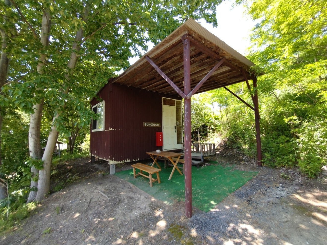 2人用バンガロー　車横付け可
