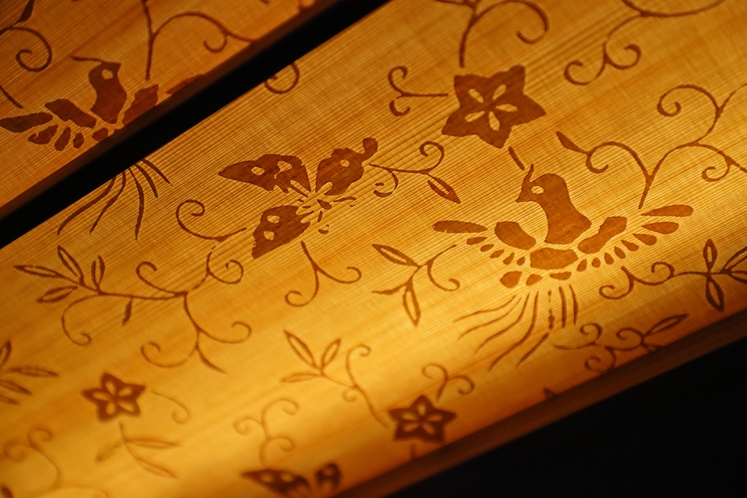 寝室照明・京唐紙の木版を採用