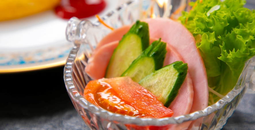 【朝食】新鮮な野菜のサラダ