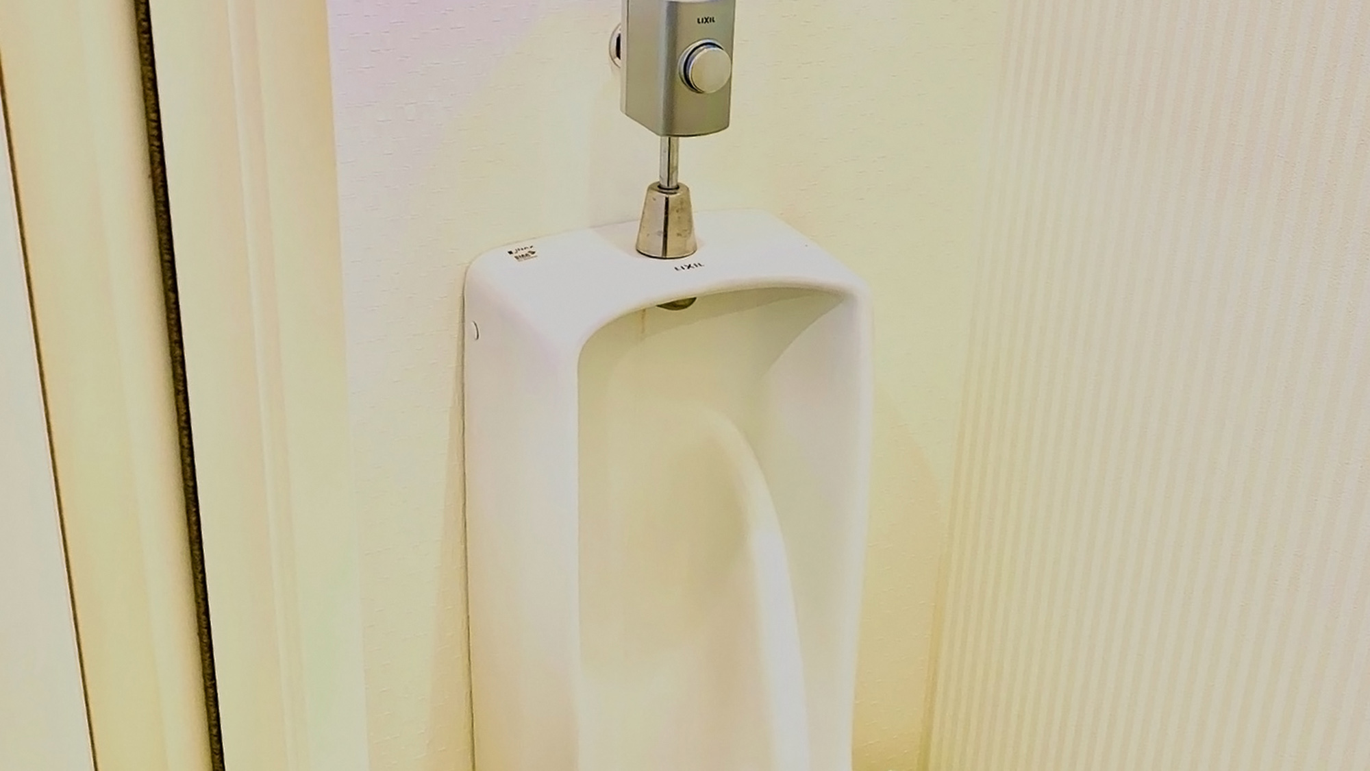 ・【新館２F／トイレ】男性用トイレも設置しています
