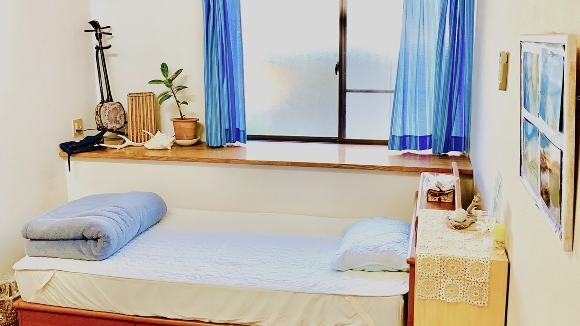 ・【離れ101】窓からは陽の光が差し込む明るいお部屋です