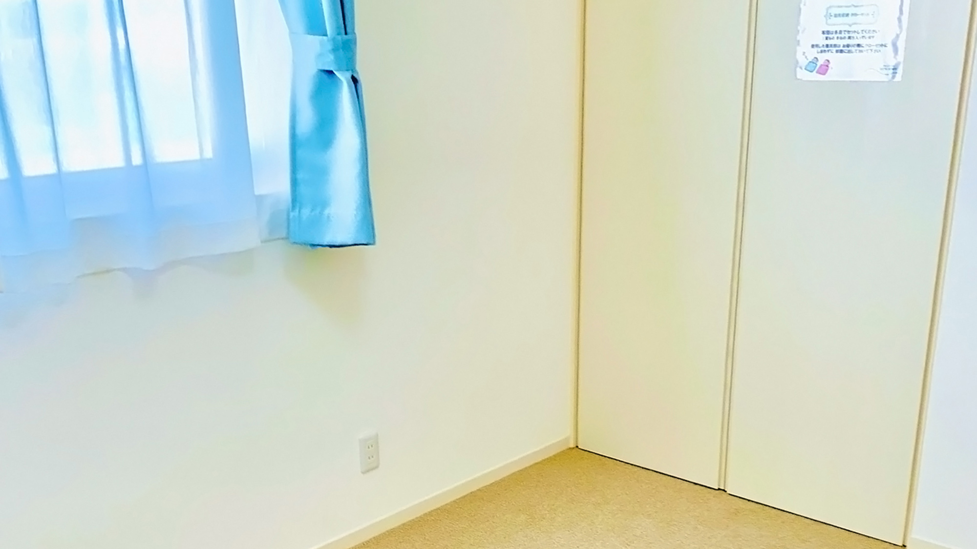 ・【新館203】お布団はこちらのクローゼットにございます