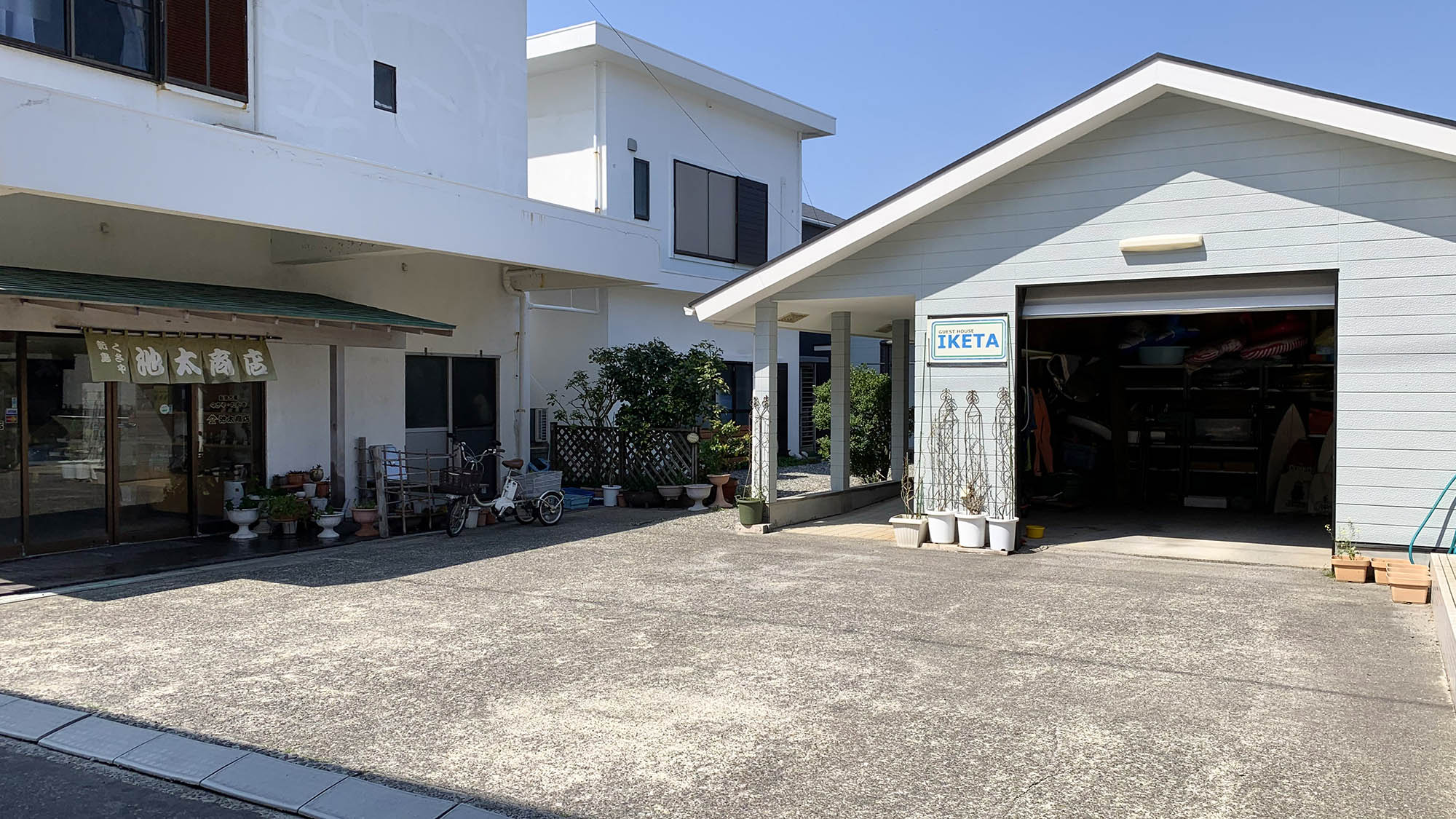 ・【離れ／外観】チェックインの際に隣接している池太商店にて鍵をお渡しいたします