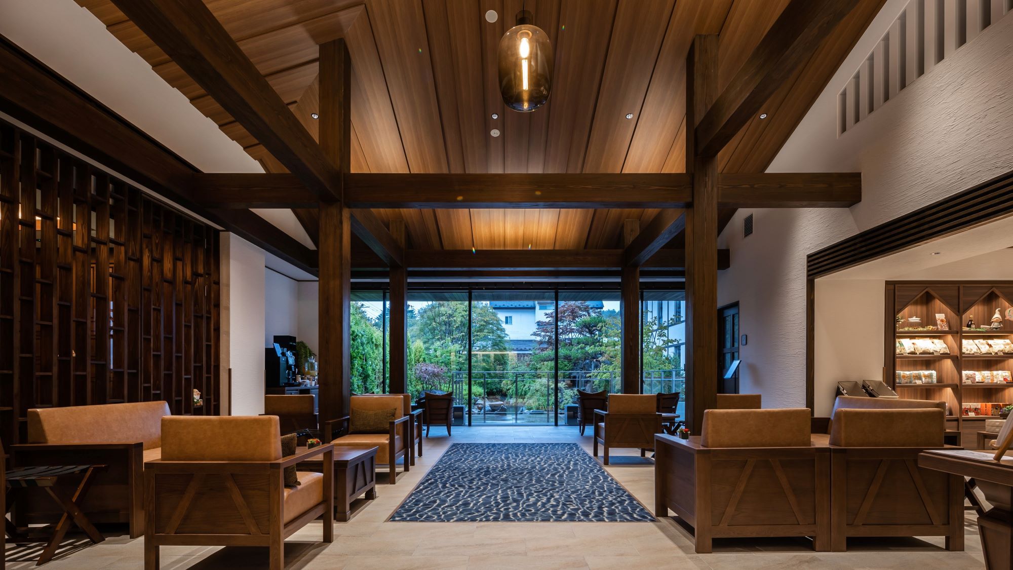 【楽天月末セール】★共立リゾート★眺望浴場から草津の山々を一望！観光後に最適な16時チェックイン