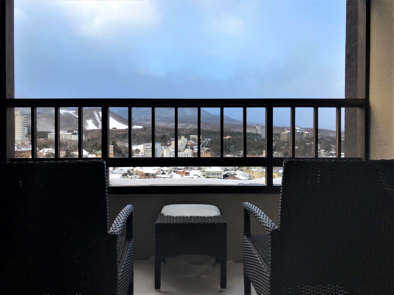 【客室/眺望】冬　草津の冬景色、雪景色を心ゆくまでご堪能くださいませ。