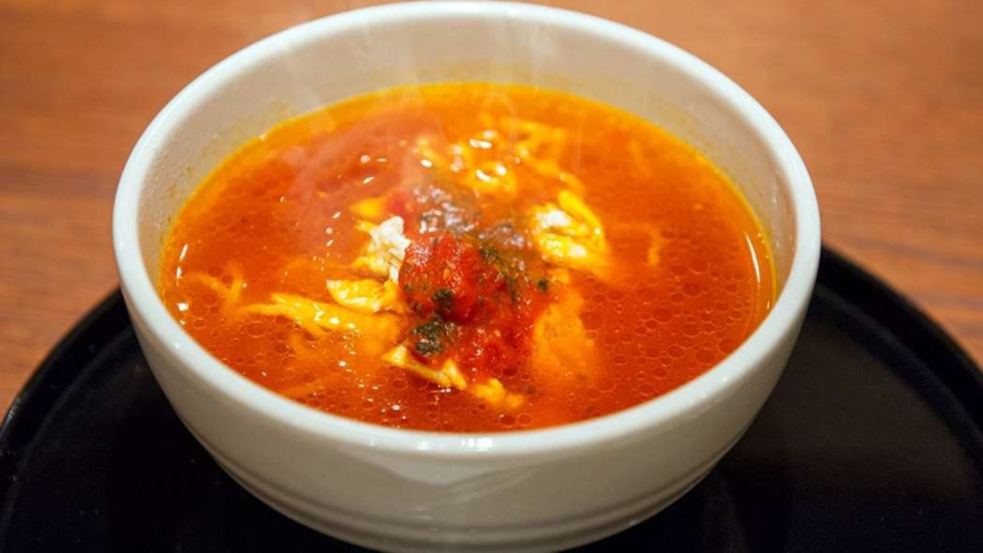 【サービス】夜鳴きそばは「トマト味」もご用意。ラビスタでしか味わえないおすすめの一杯。