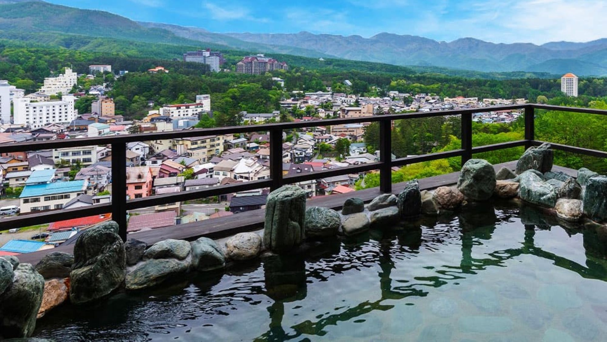 【眺望浴場/露天風呂】最上階に位置する眺望露天風呂