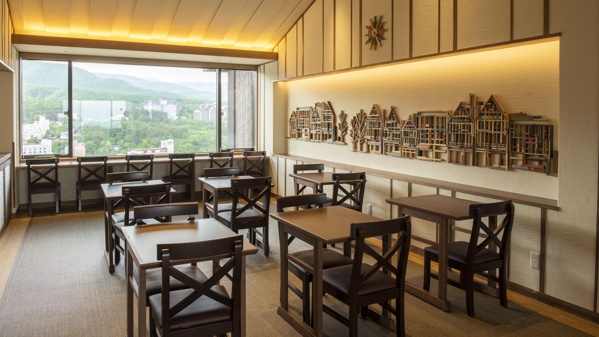 【館内】ドイツの街並みをイメージした装飾が施されております。