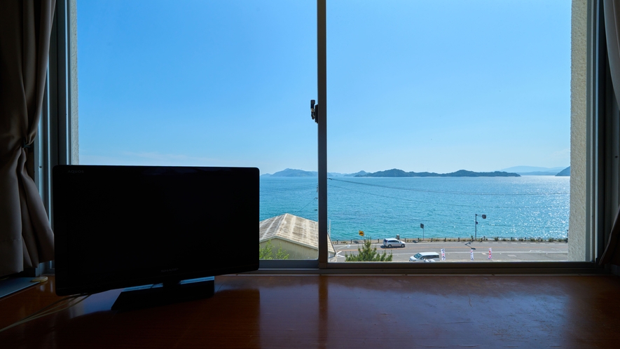 部屋から海一望