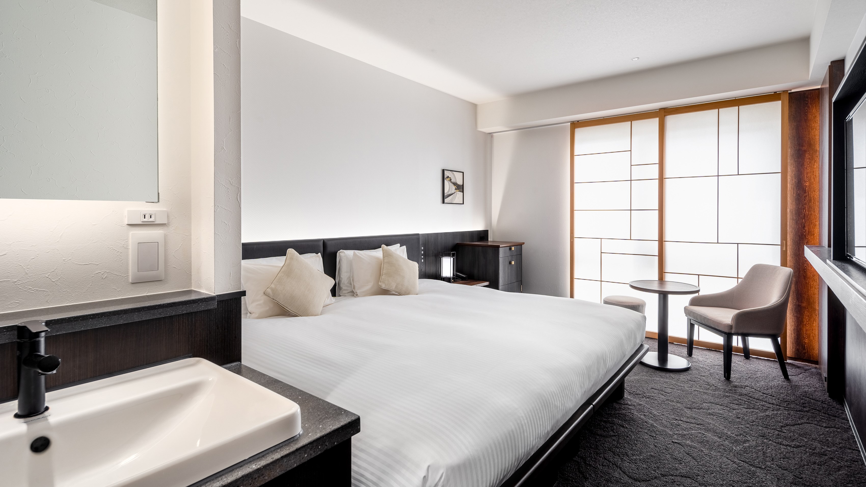 ◆スタンダードワイドキング（24㎡　ベッド幅2,220mm）