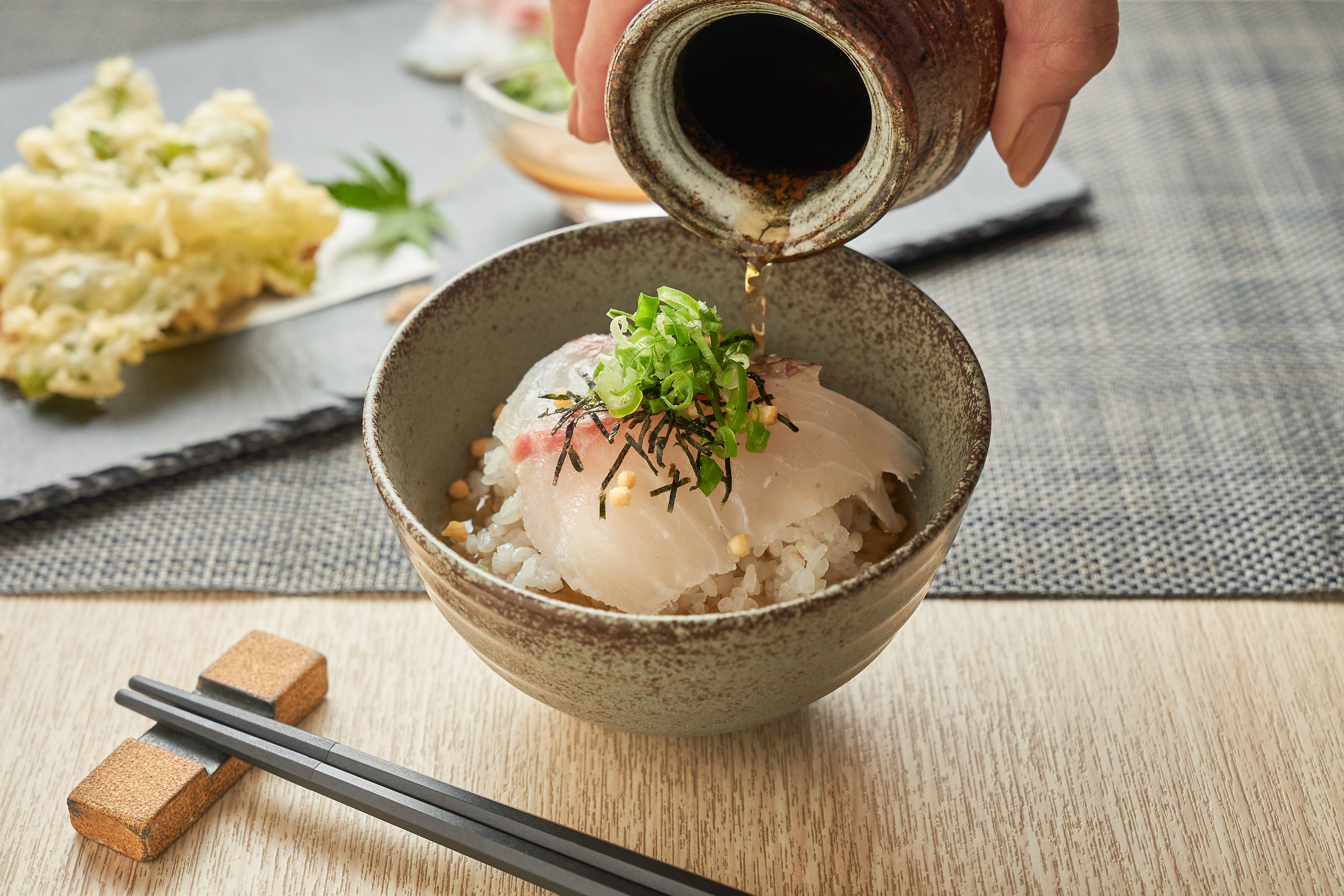 ◆真鯛の胡麻茶漬け ～お野菜の天麩羅と共に～