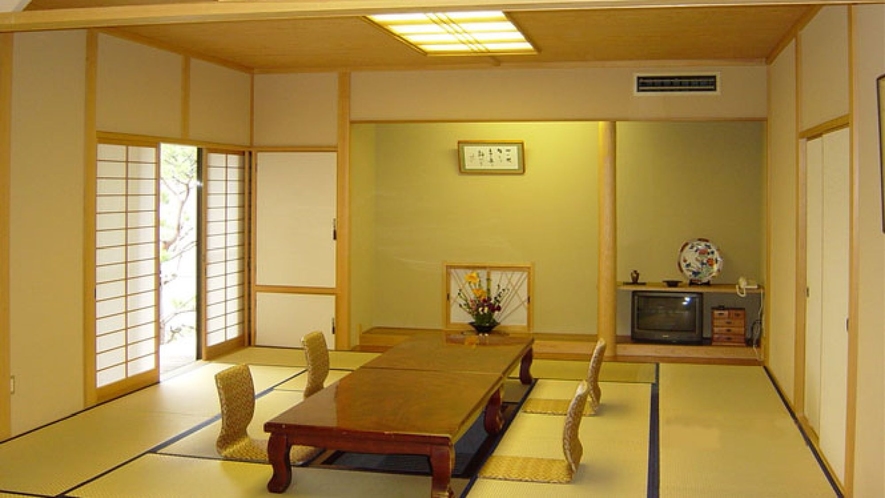 客室は和洋室を取り揃え、最大10名様までご利用いただけます。