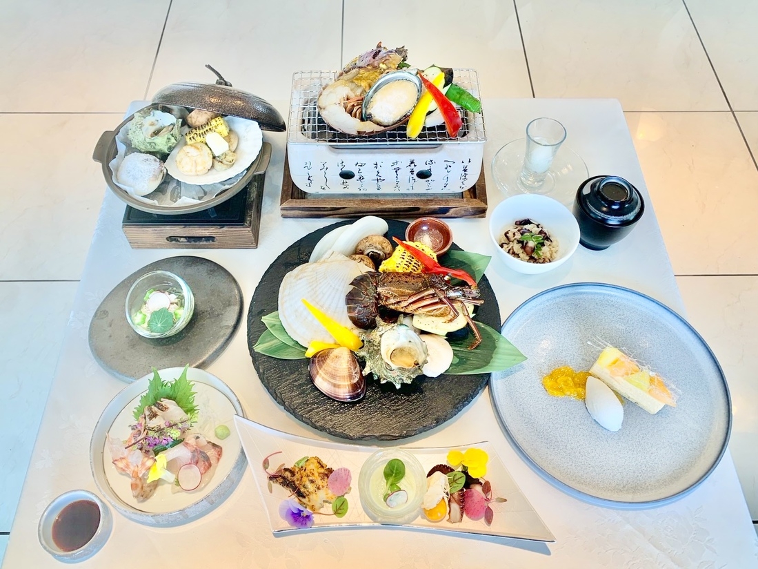 鮑や伊勢海老など豪華海鮮の炭火焼きと陶板焼き　明石のタコ飯で締める夏の瀬戸海鮮満腹フルコースディナー