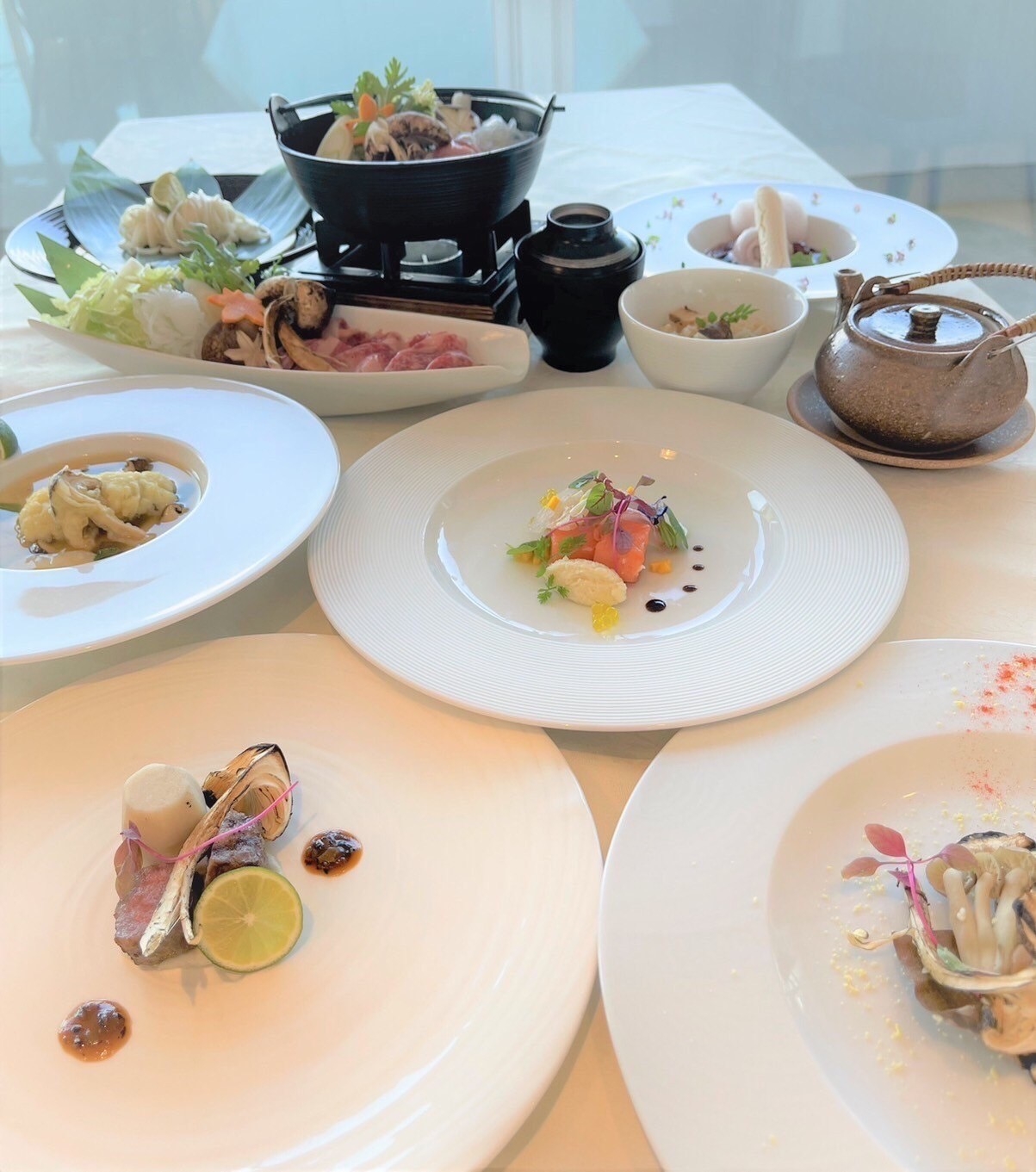 秋旬の松茸料理と神戸ビーフのすき焼きの豪華なフルコースディナー