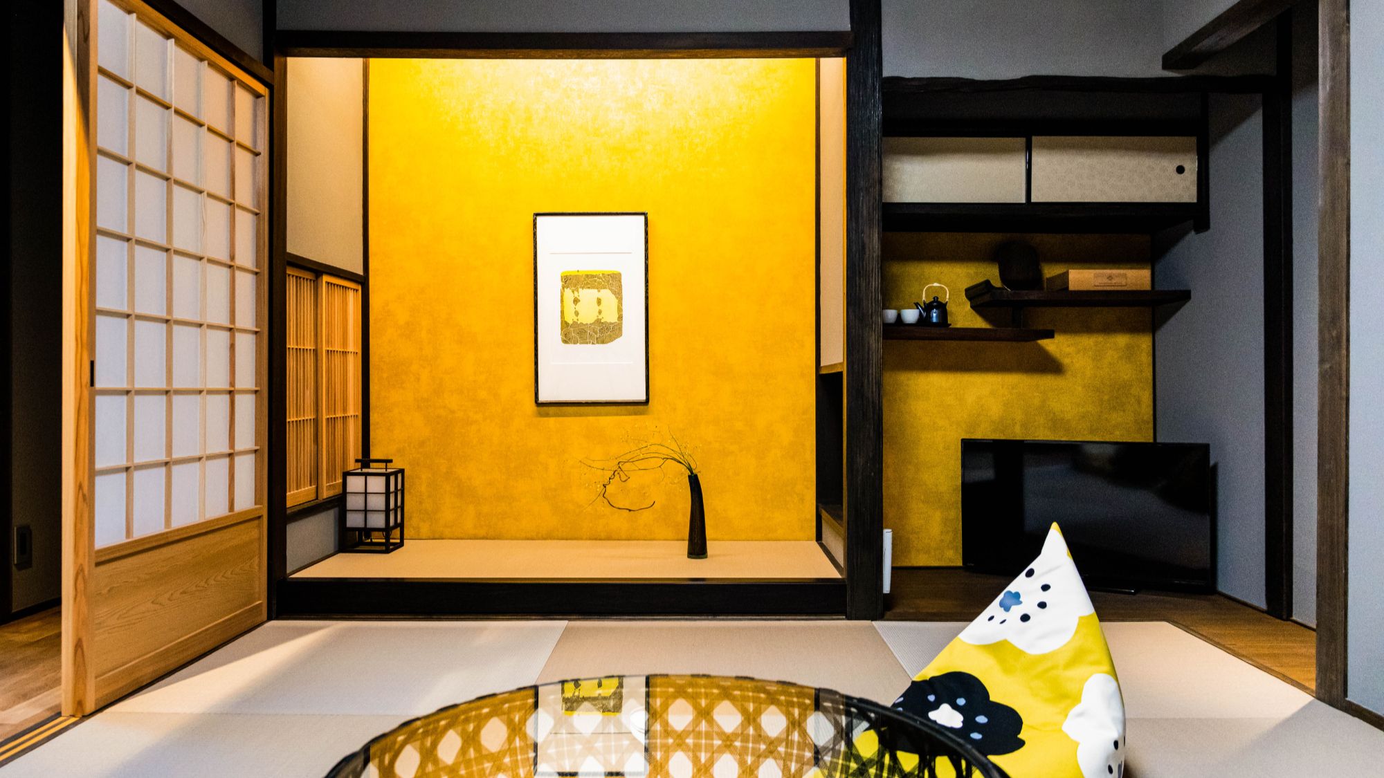 一点物のオリジナルアートが備えられた床の間