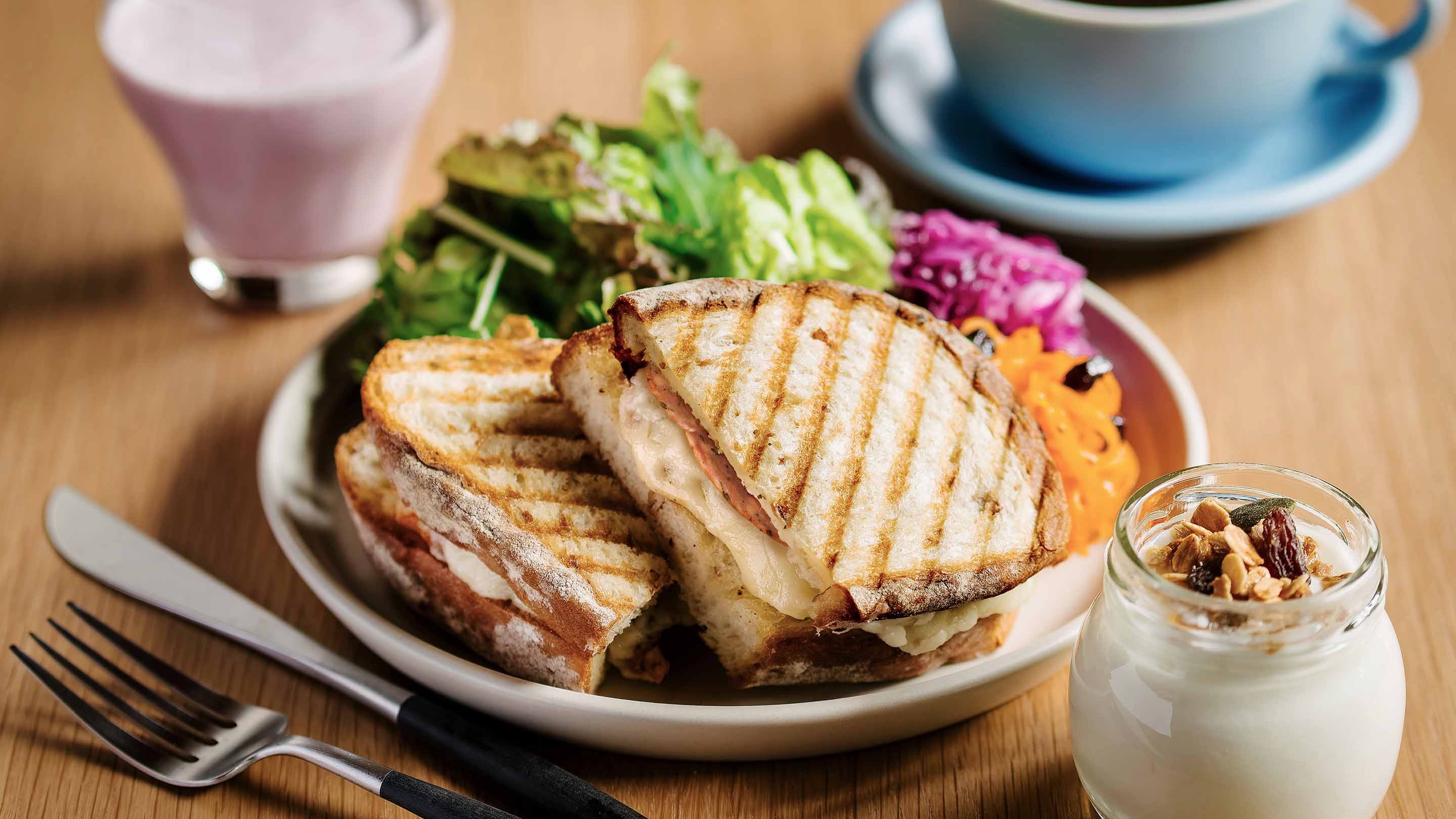 「町家のパニーニ朝食」